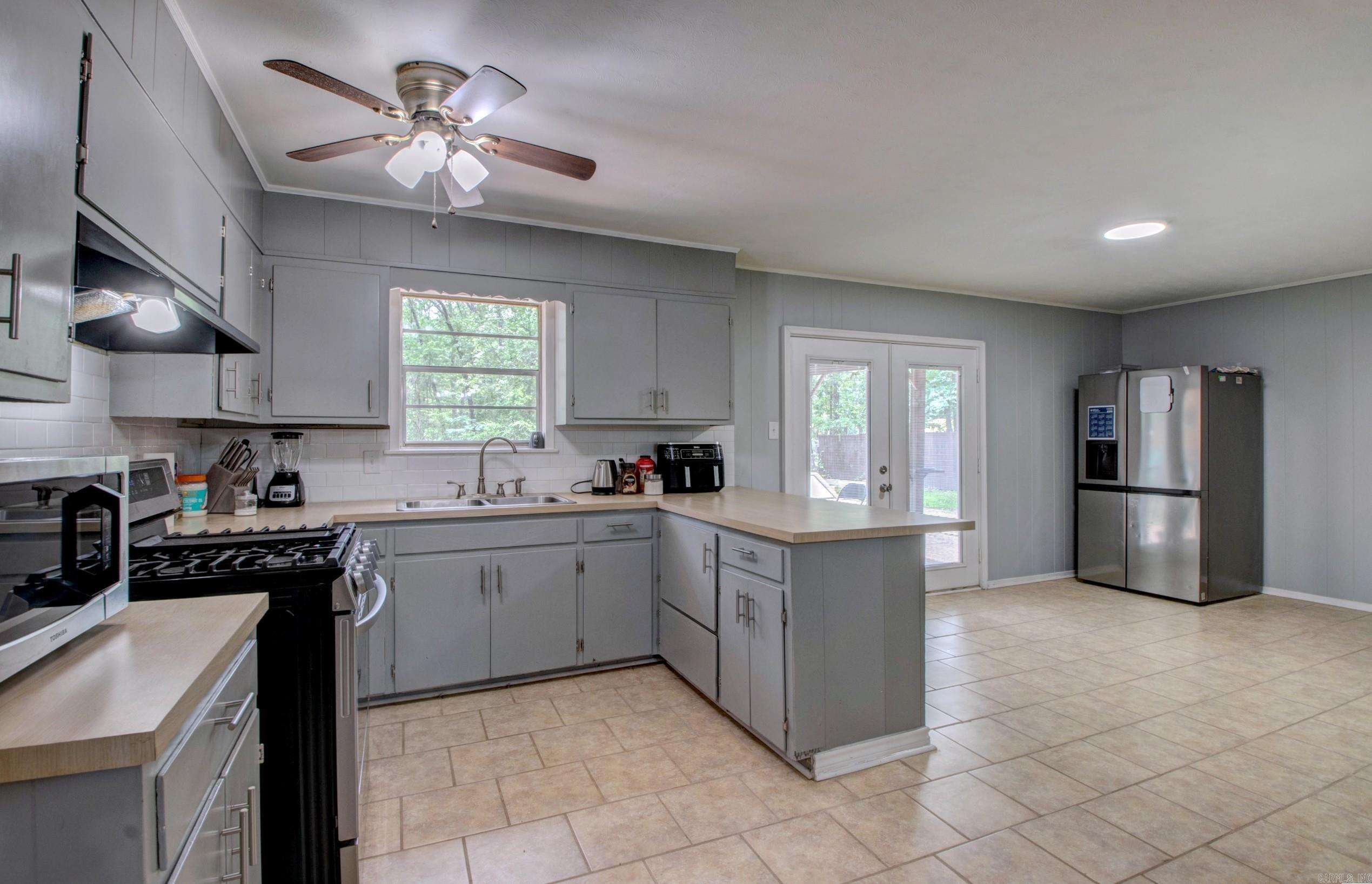 912 West  White Hall, AR
