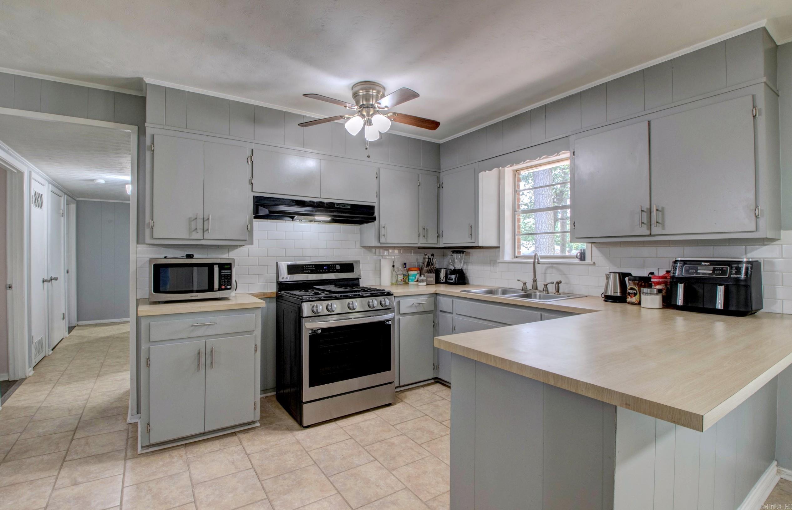 912 West  White Hall, AR