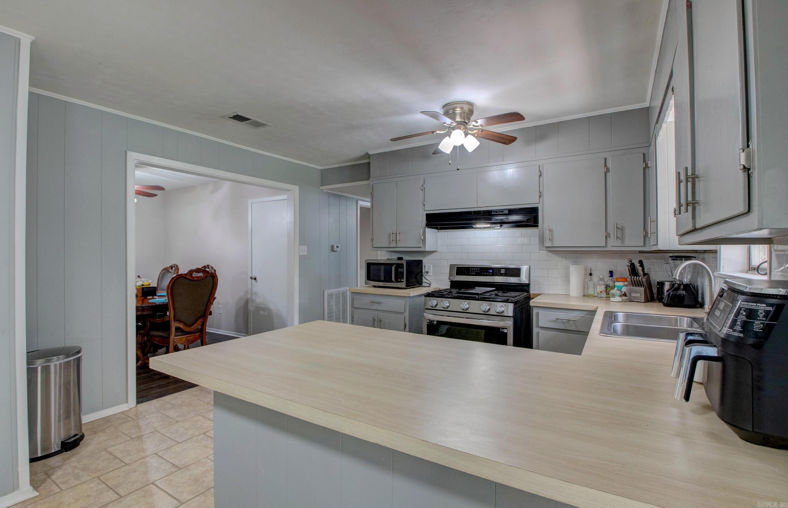 912 West  White Hall, AR