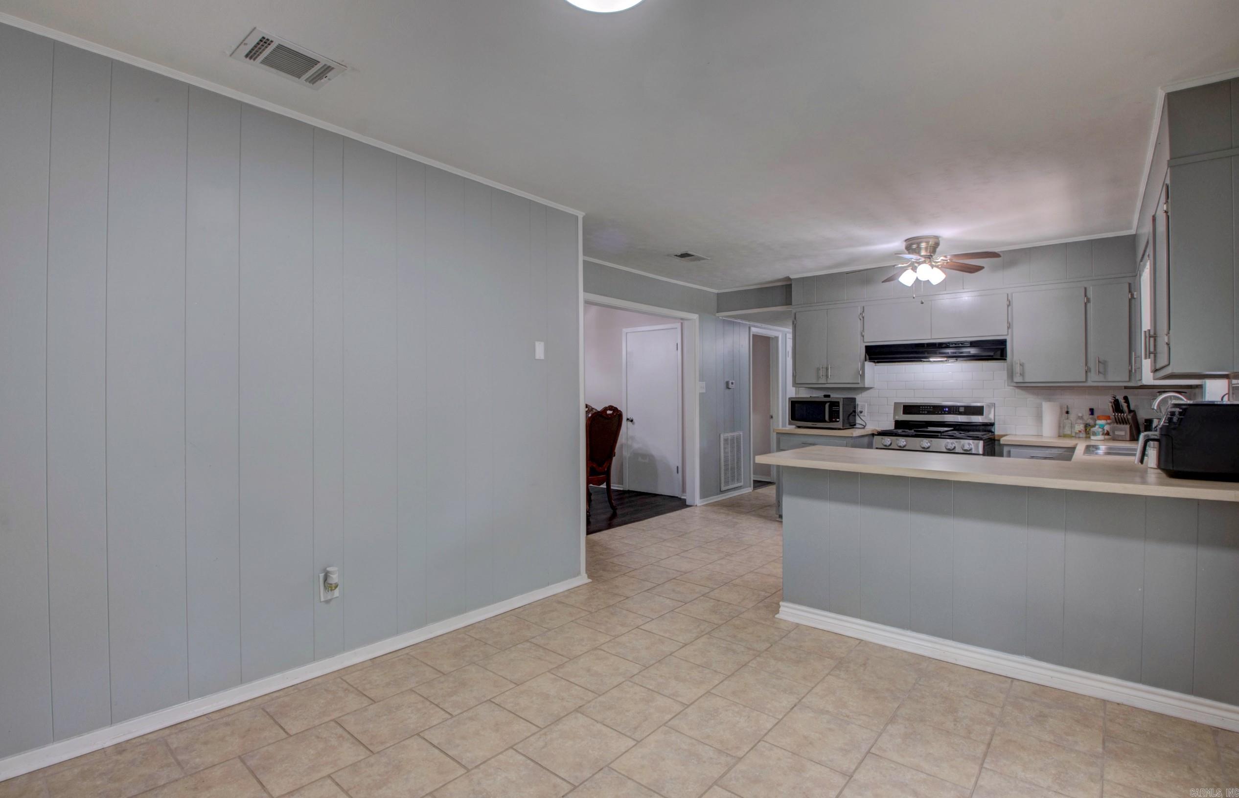 912 West  White Hall, AR