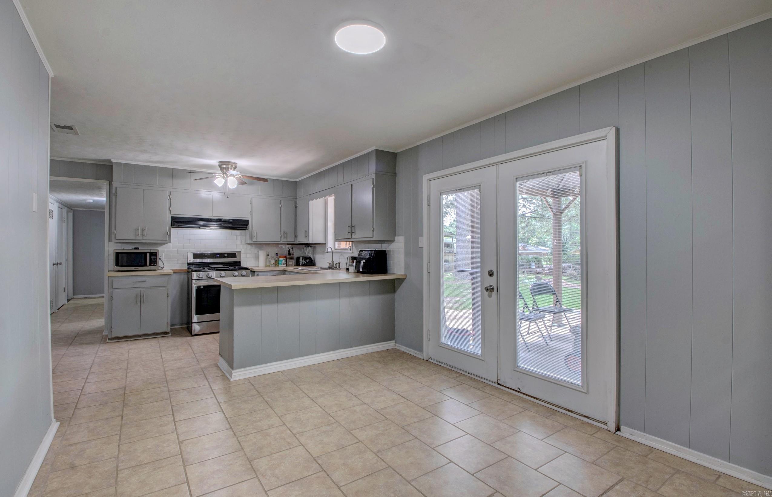 912 West  White Hall, AR