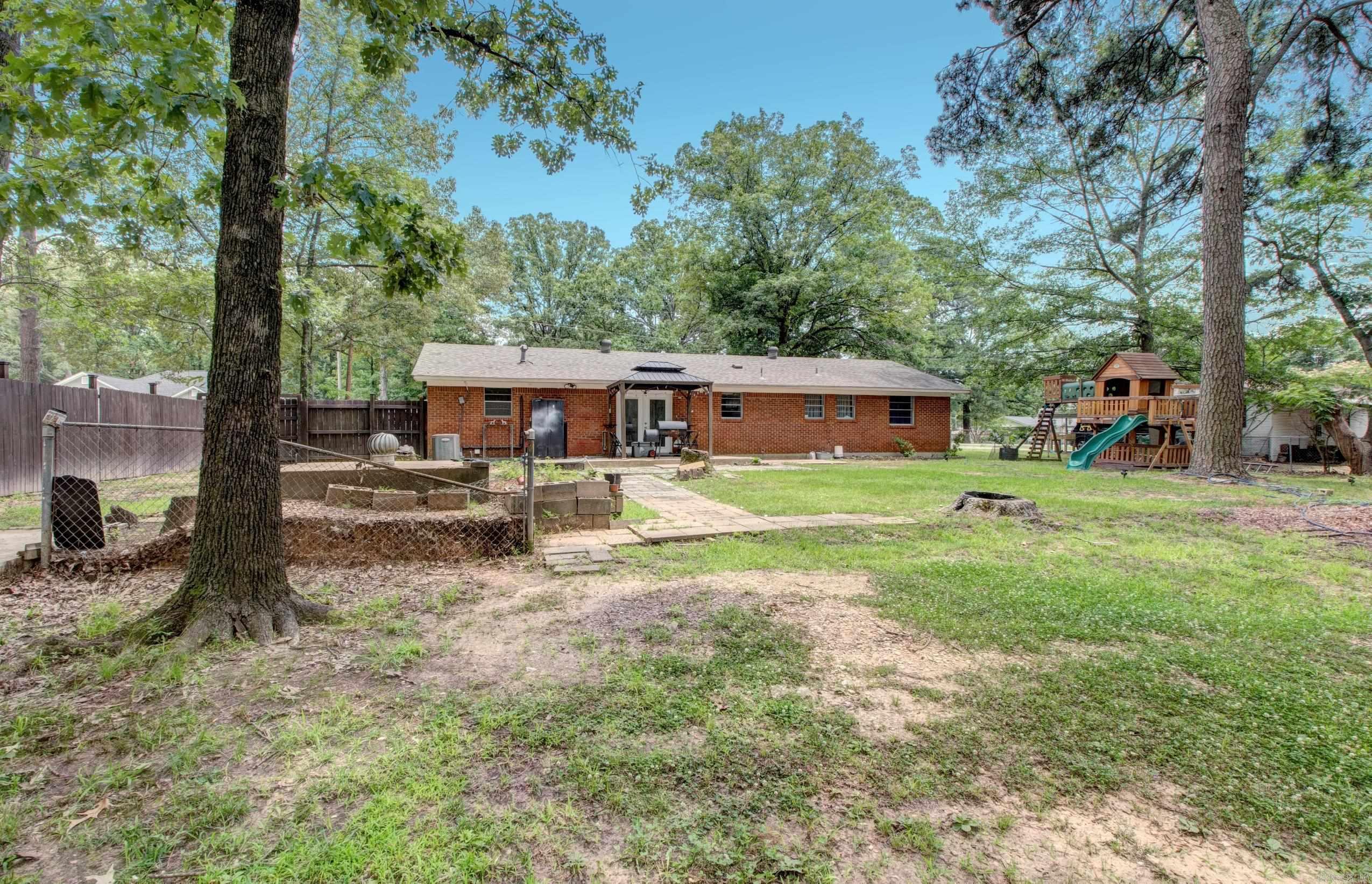 912 West  White Hall, AR