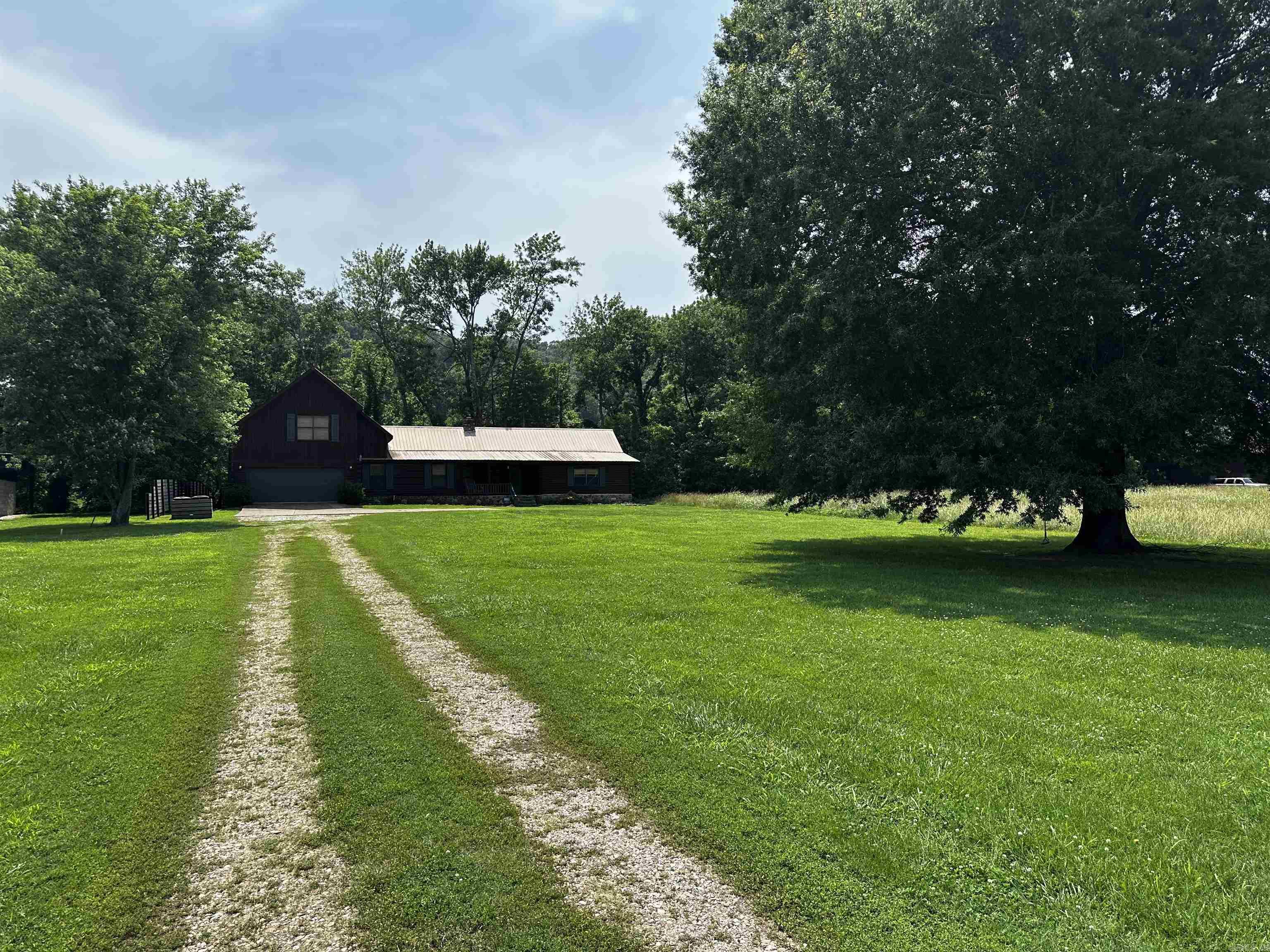 410 S Riverview  Mountain View, AR