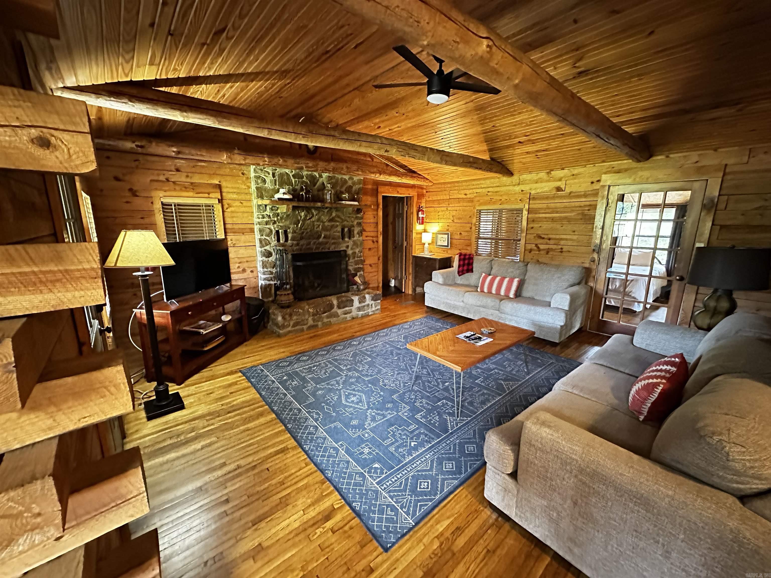 410 S Riverview  Mountain View, AR