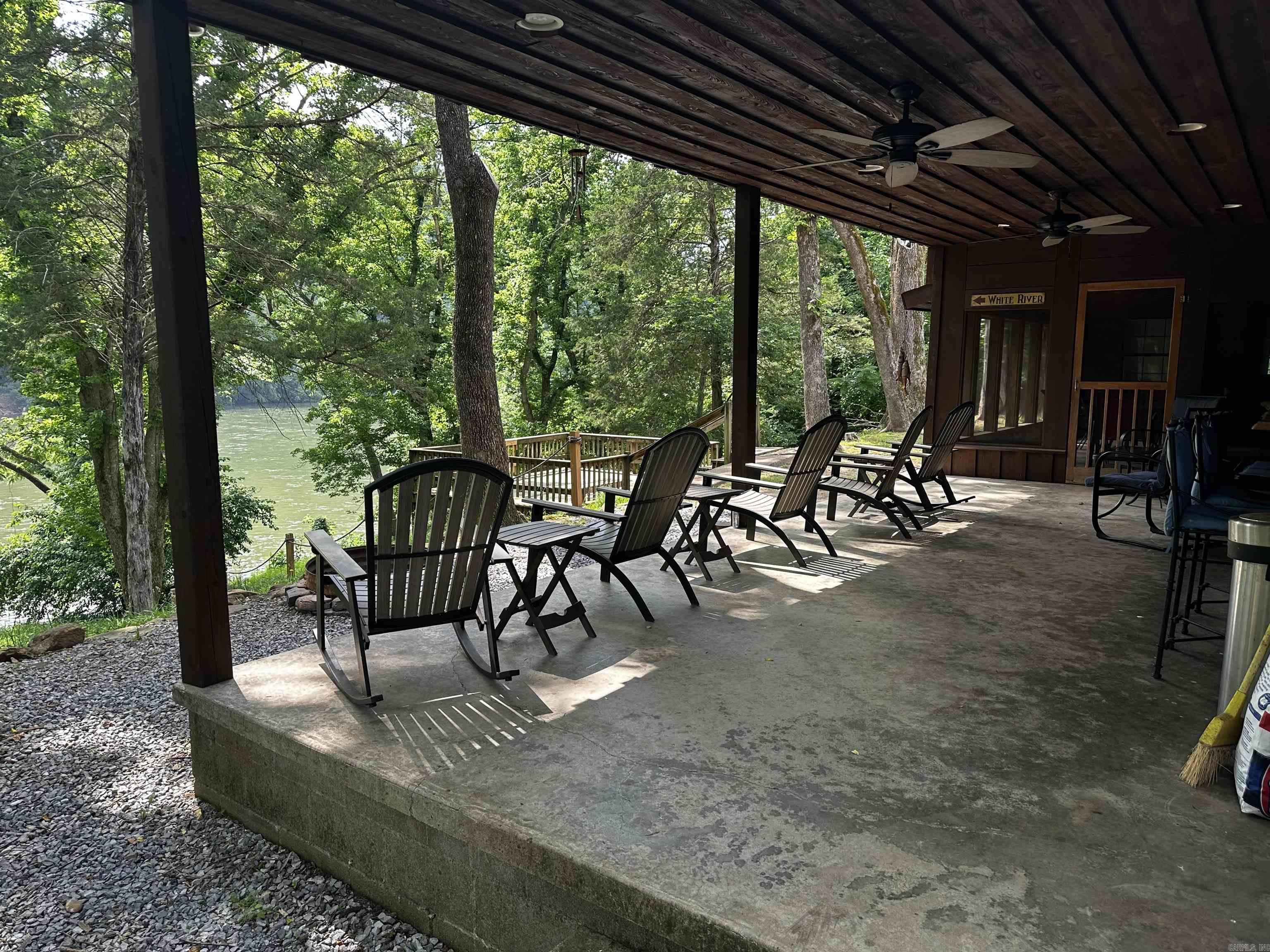 410 S Riverview  Mountain View, AR