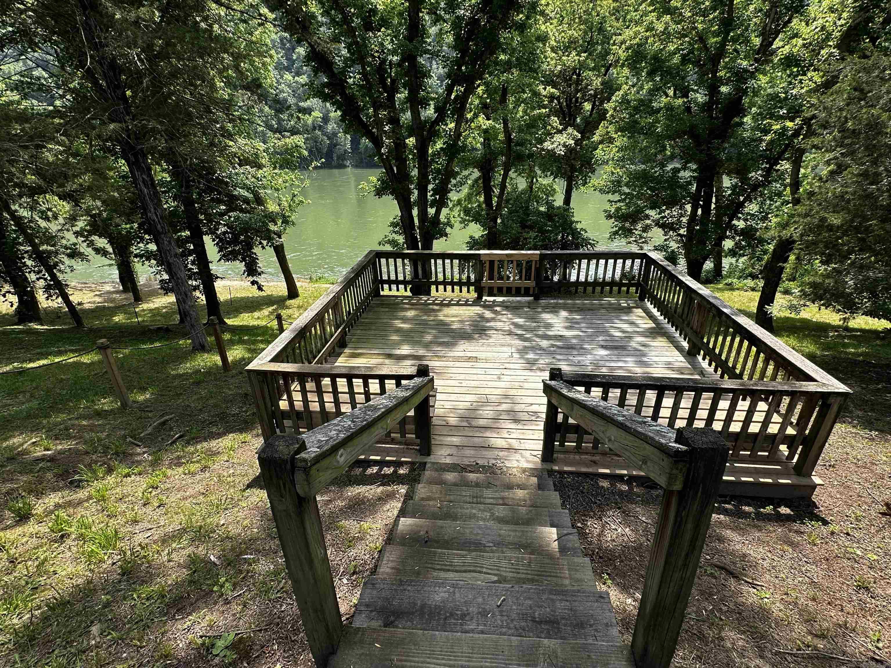 410 S Riverview  Mountain View, AR