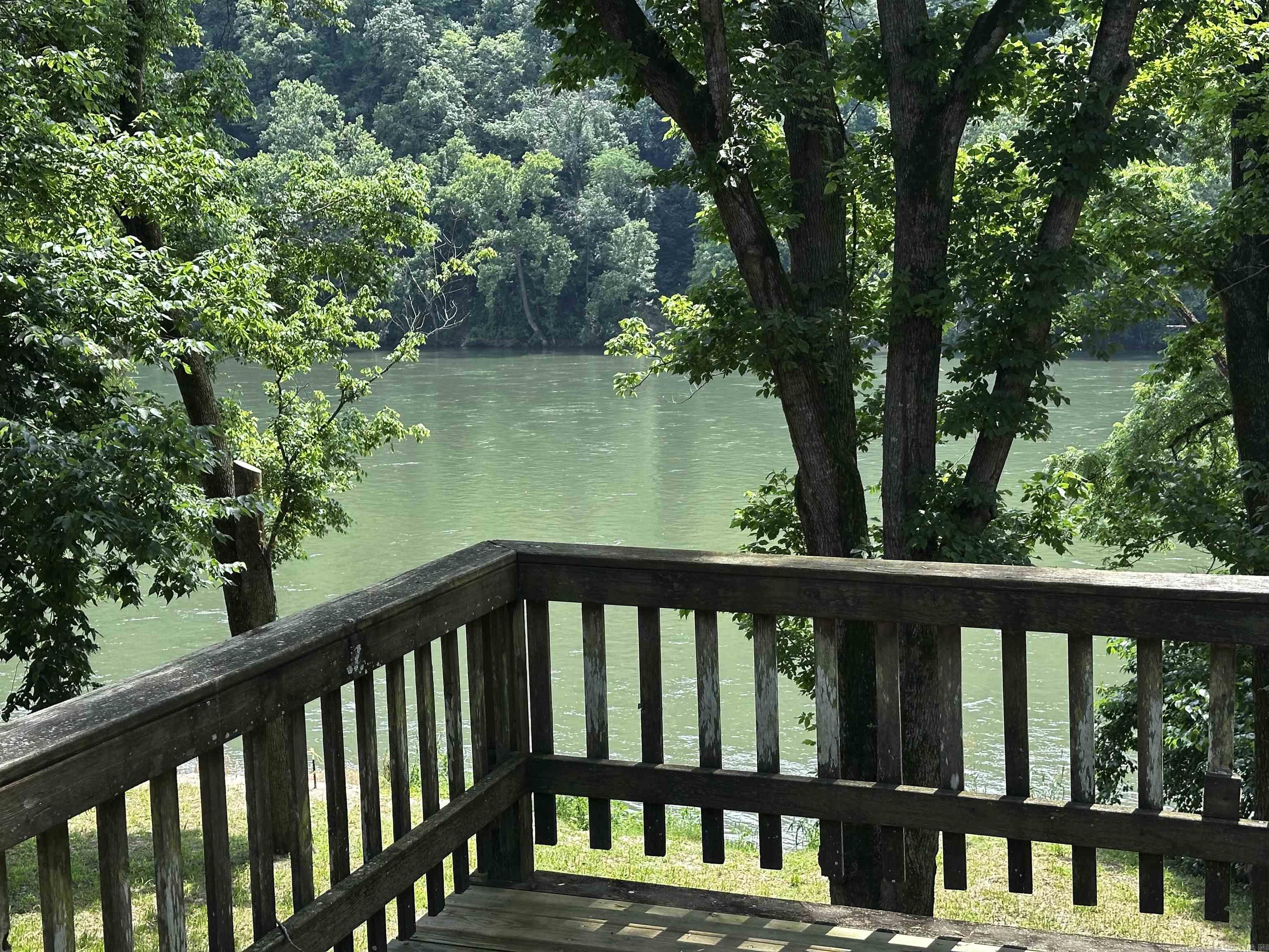 410 S Riverview  Mountain View, AR