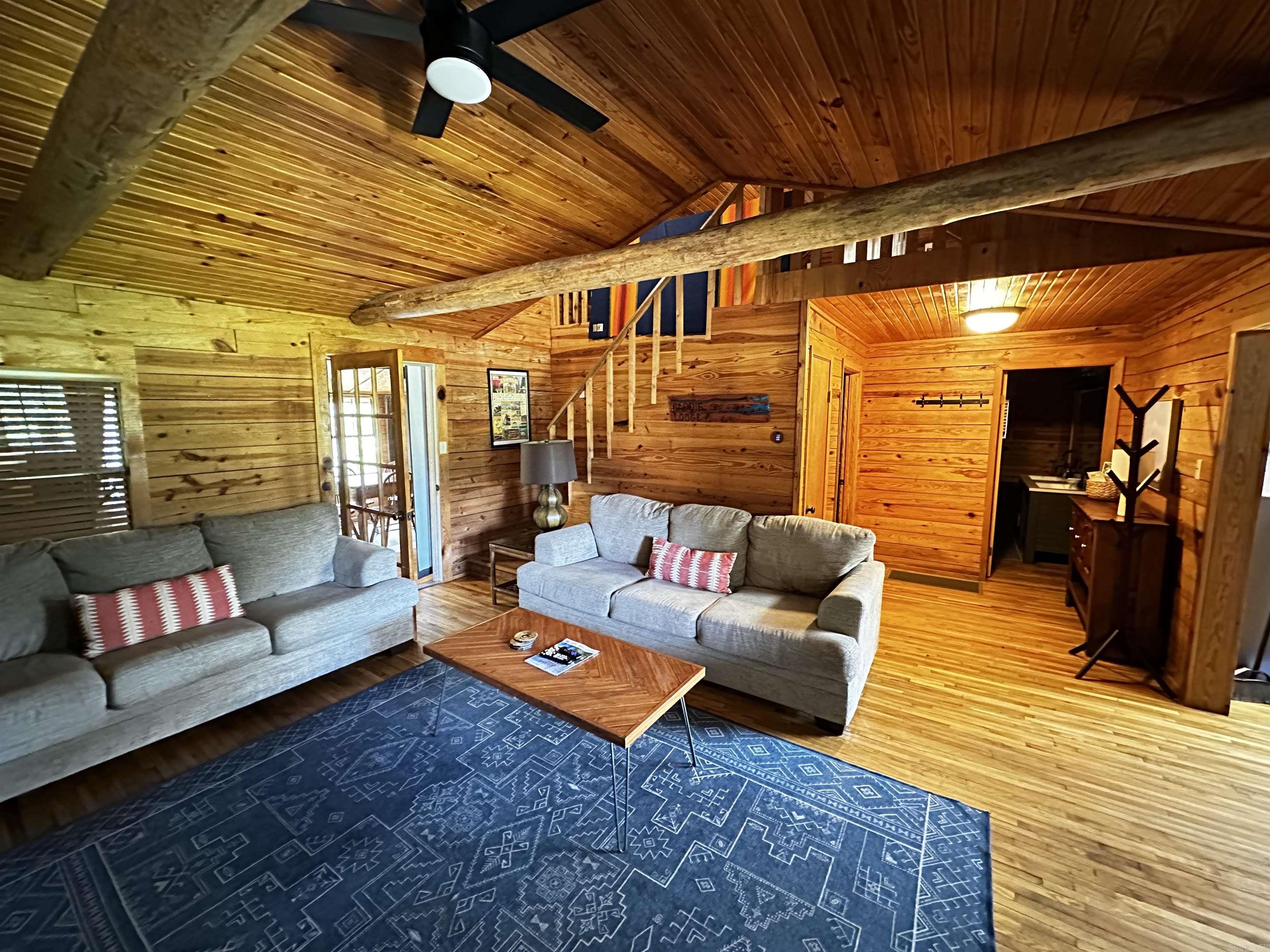 410 S Riverview  Mountain View, AR