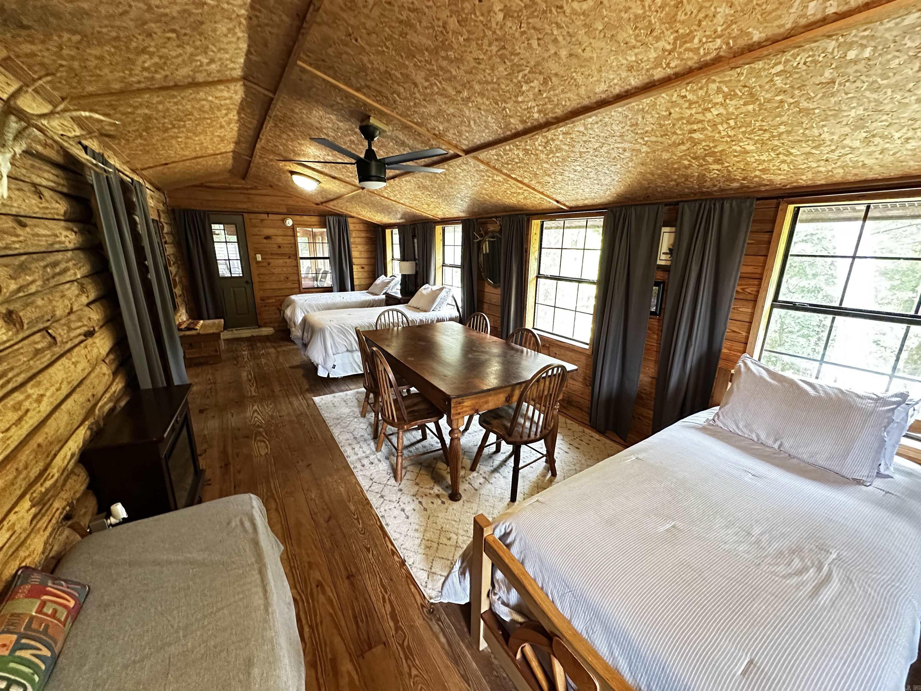 410 S Riverview  Mountain View, AR