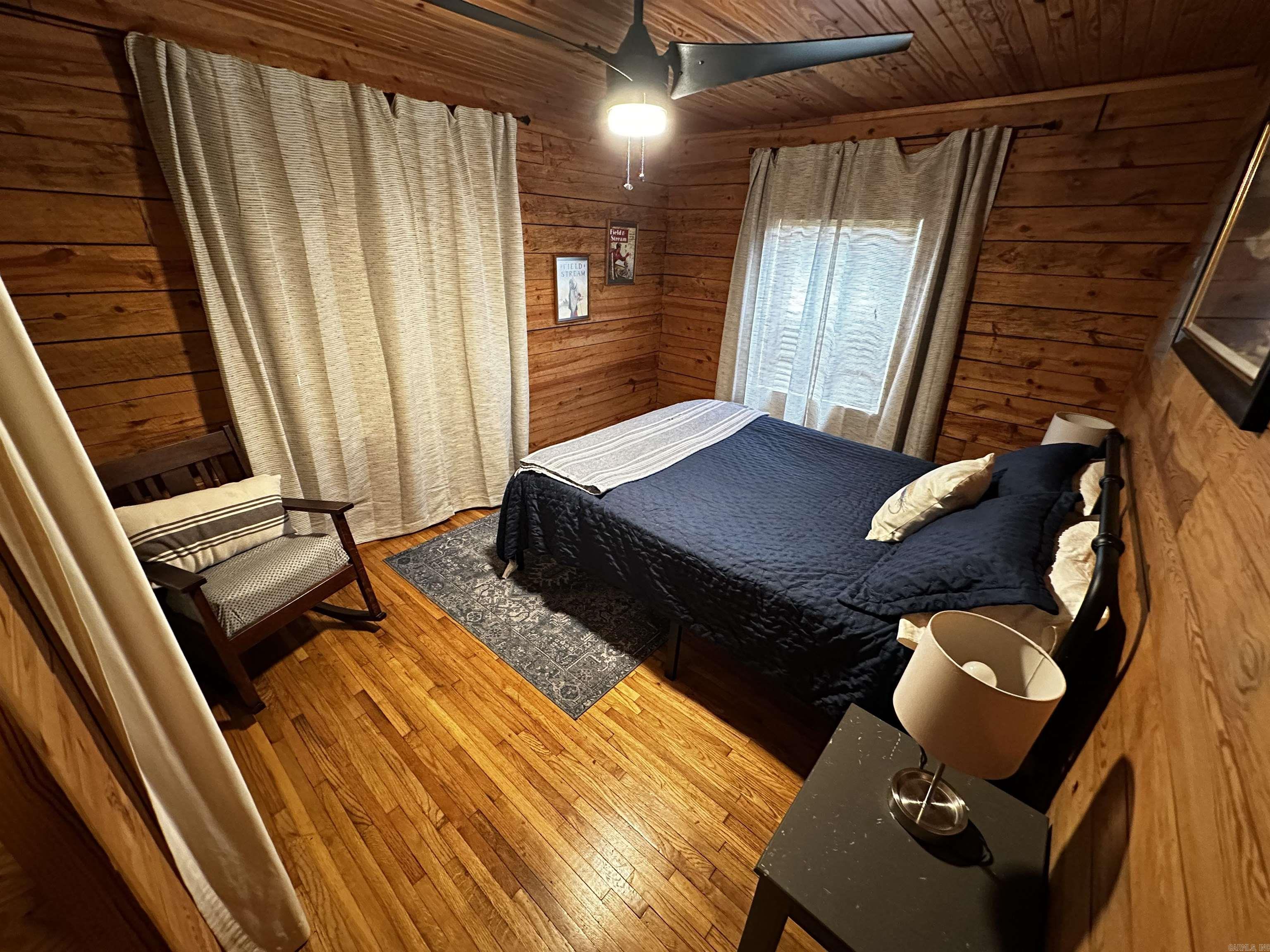 410 S Riverview  Mountain View, AR