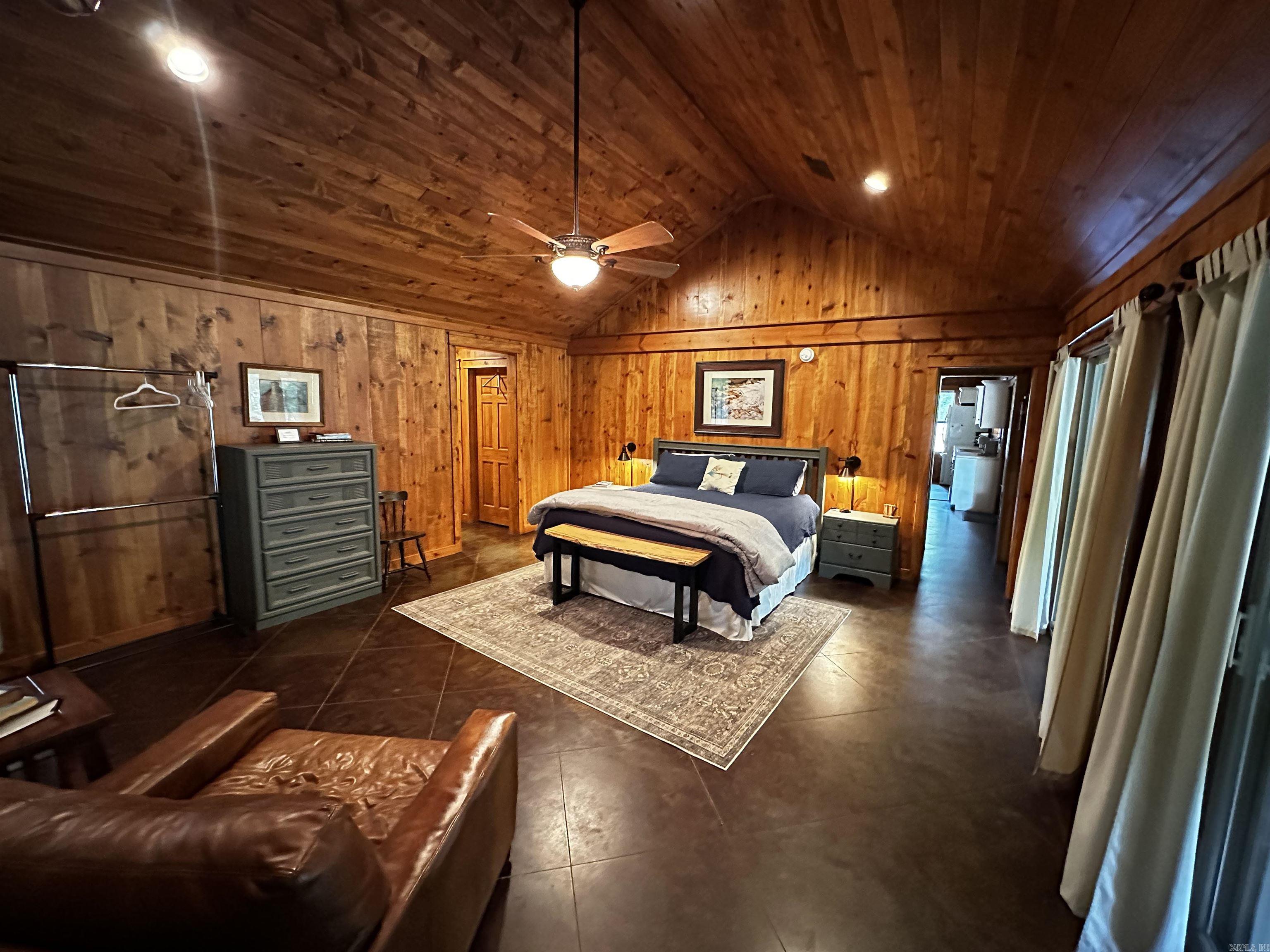 410 S Riverview  Mountain View, AR