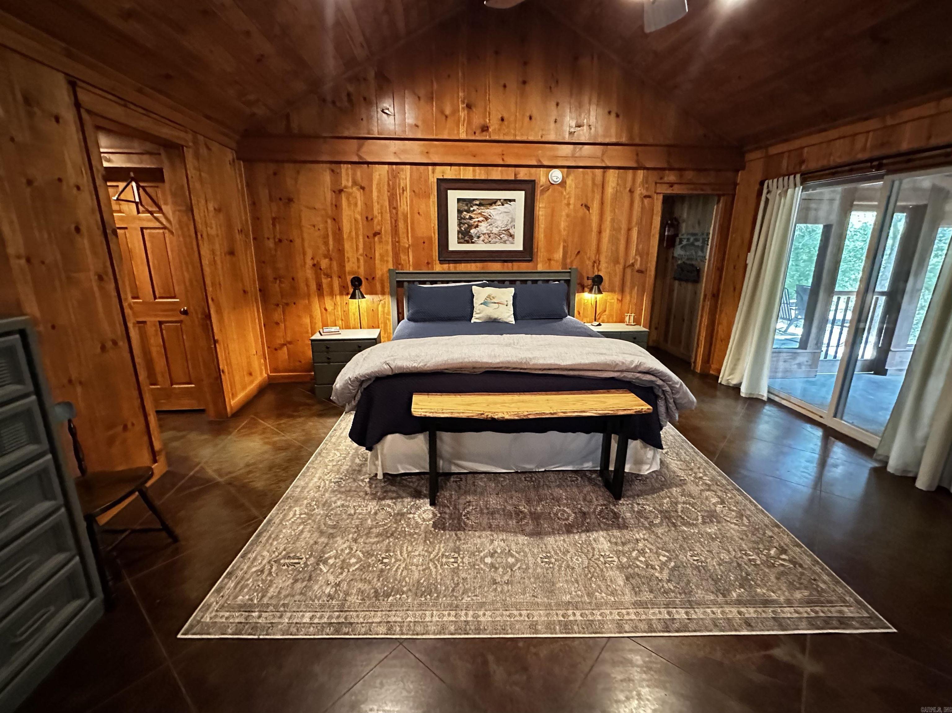 410 S Riverview  Mountain View, AR