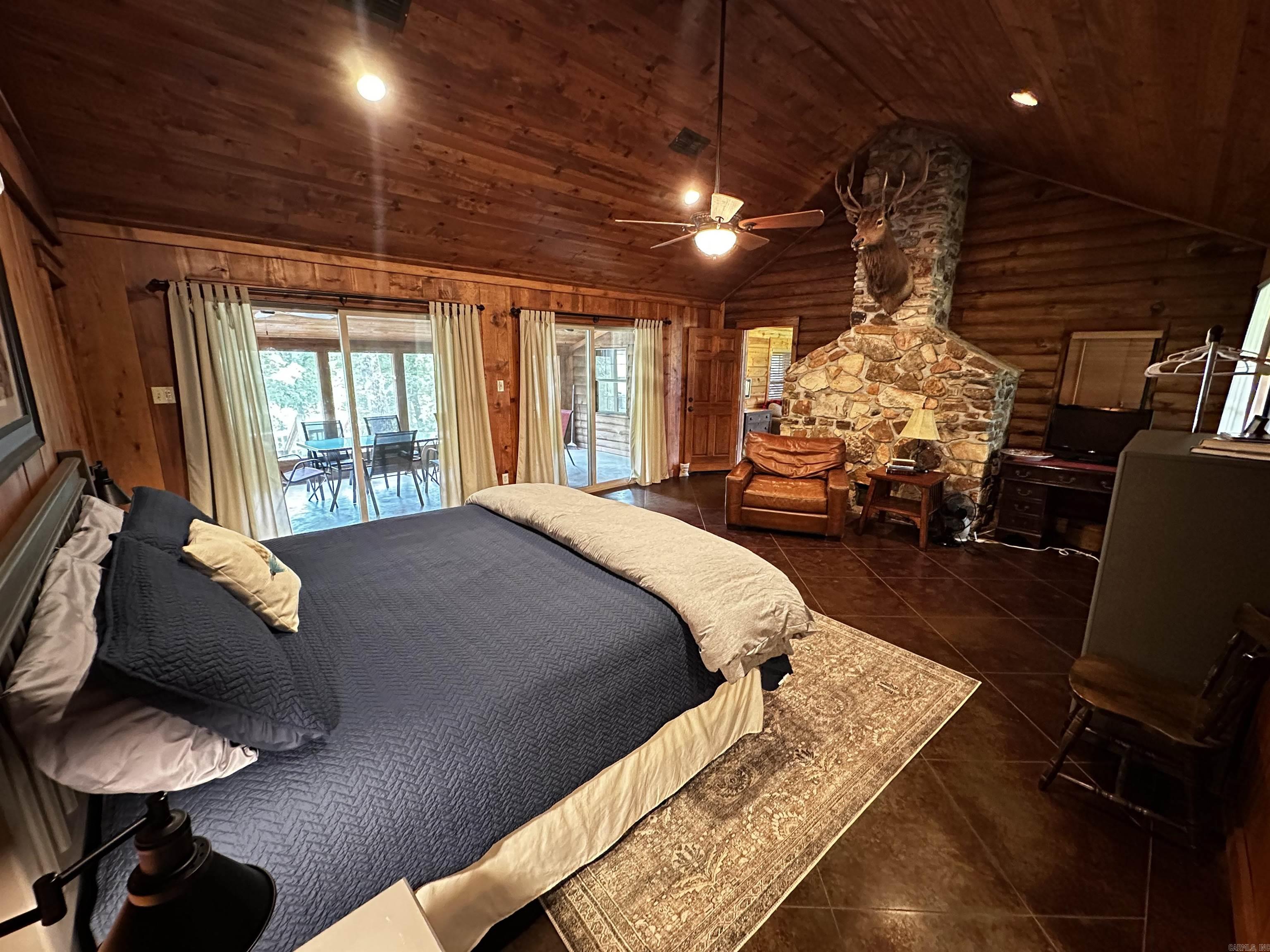 410 S Riverview  Mountain View, AR