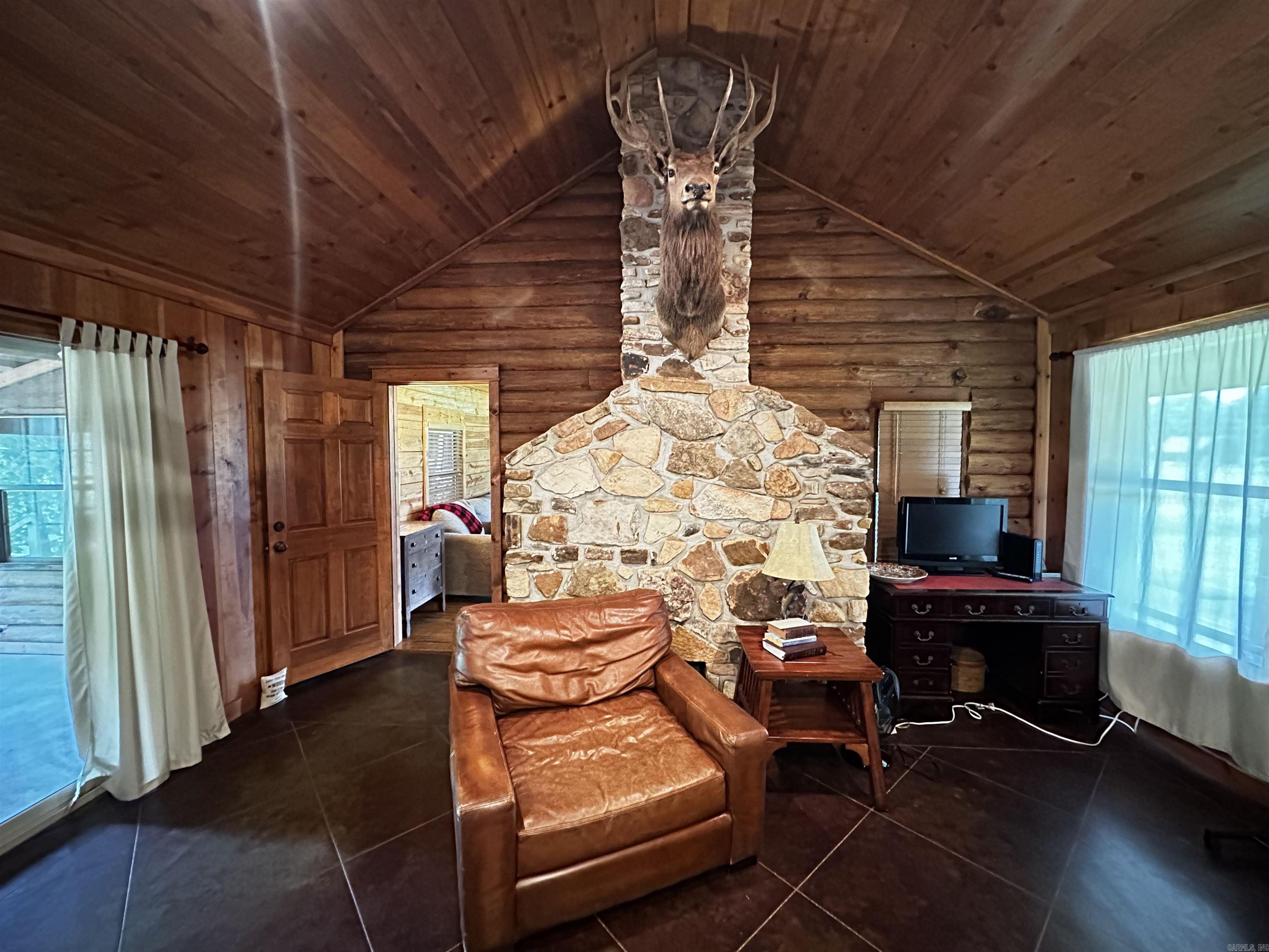 410 S Riverview  Mountain View, AR