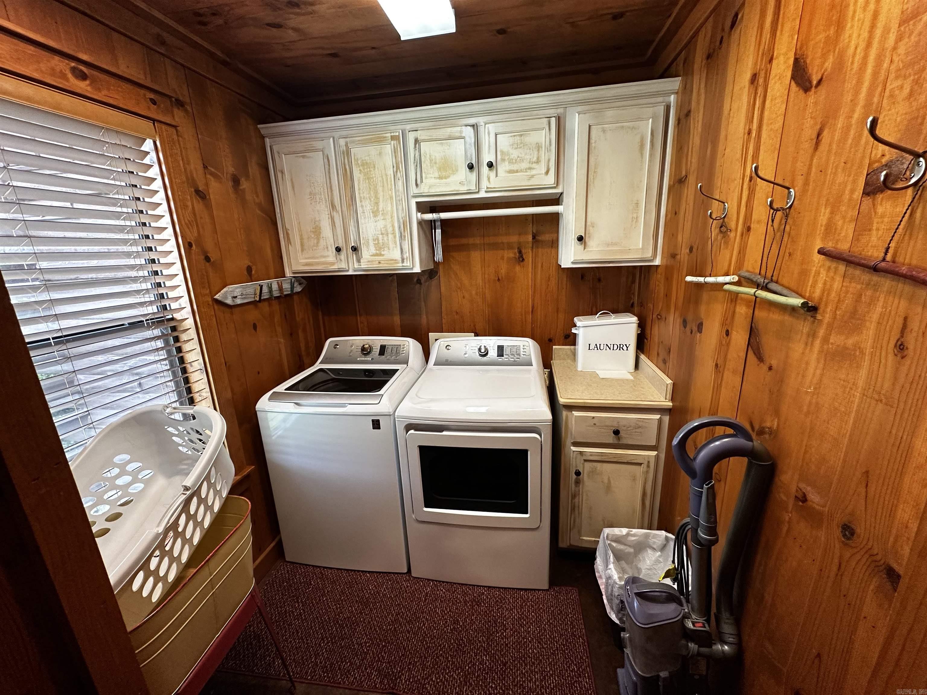 410 S Riverview  Mountain View, AR