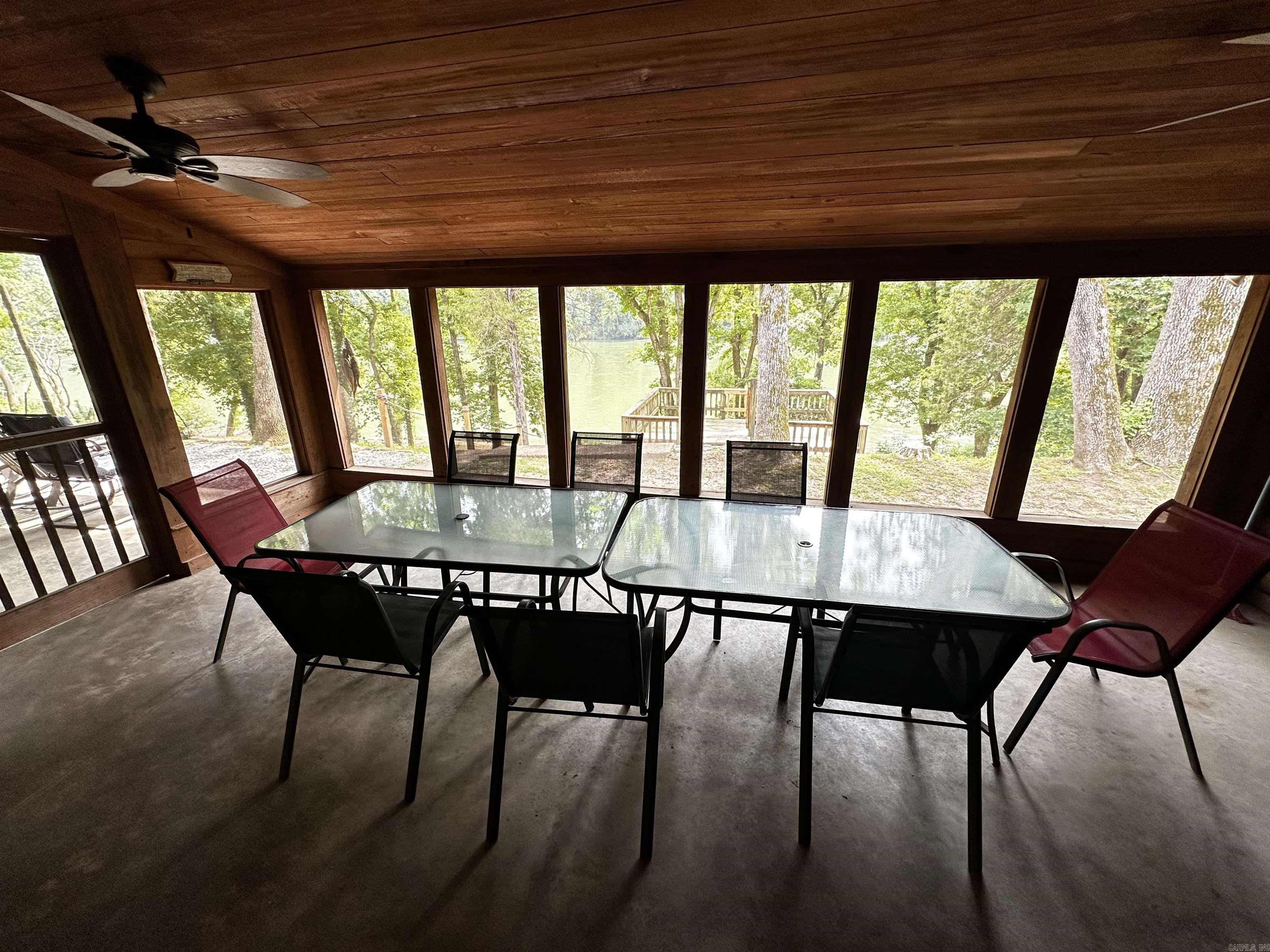 410 S Riverview  Mountain View, AR