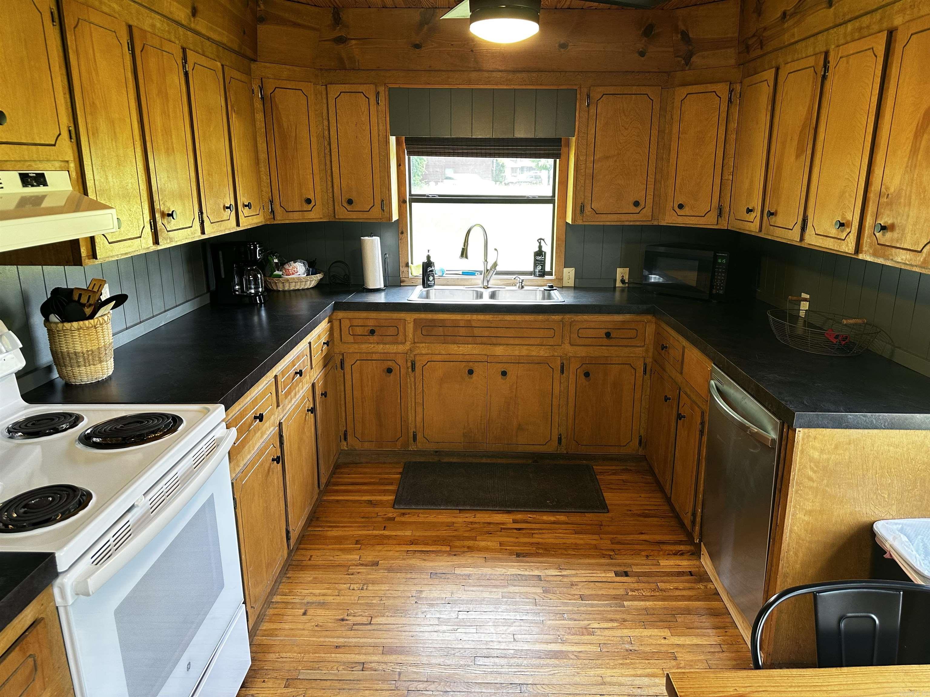410 S Riverview  Mountain View, AR