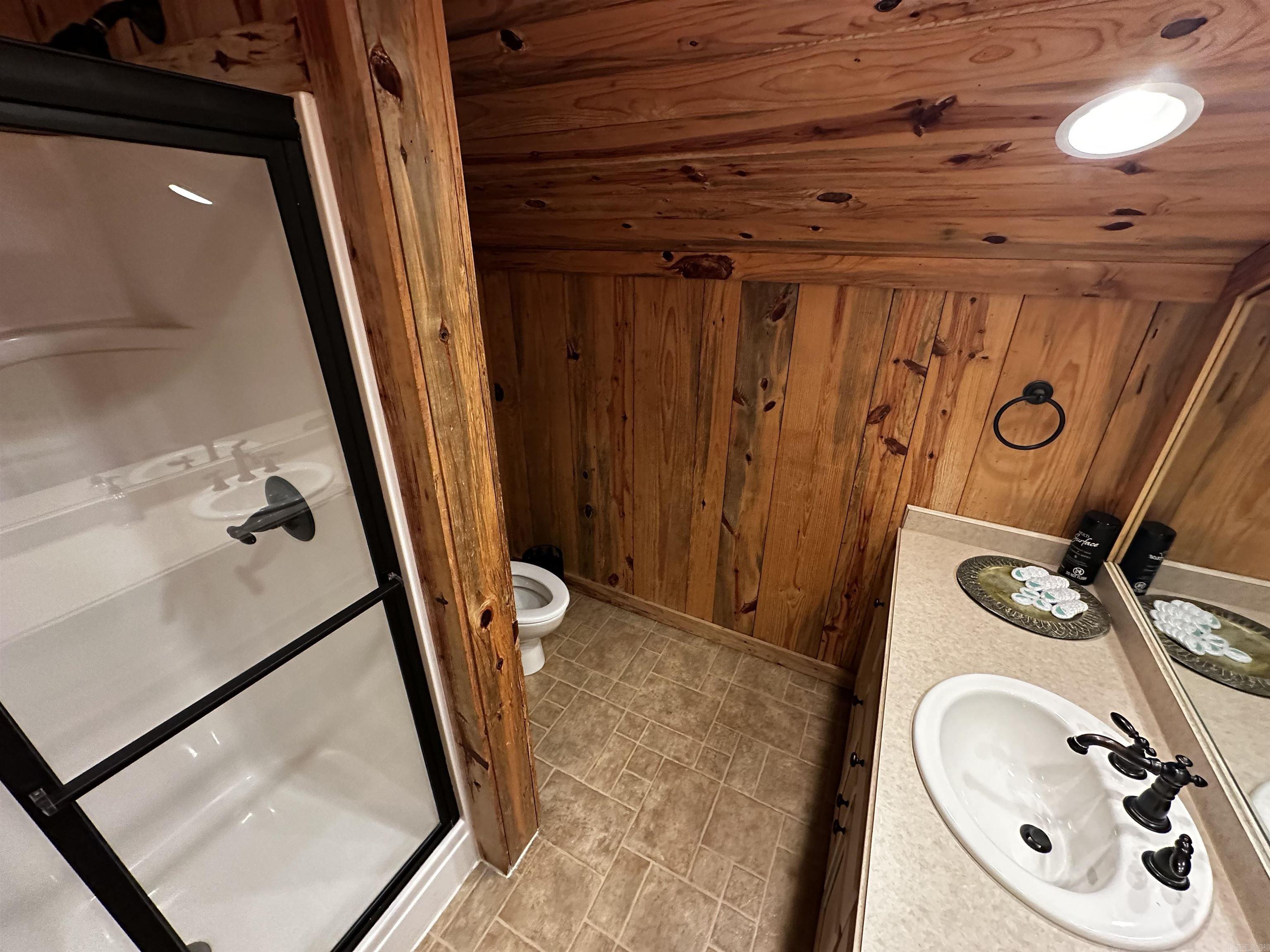 410 S Riverview  Mountain View, AR