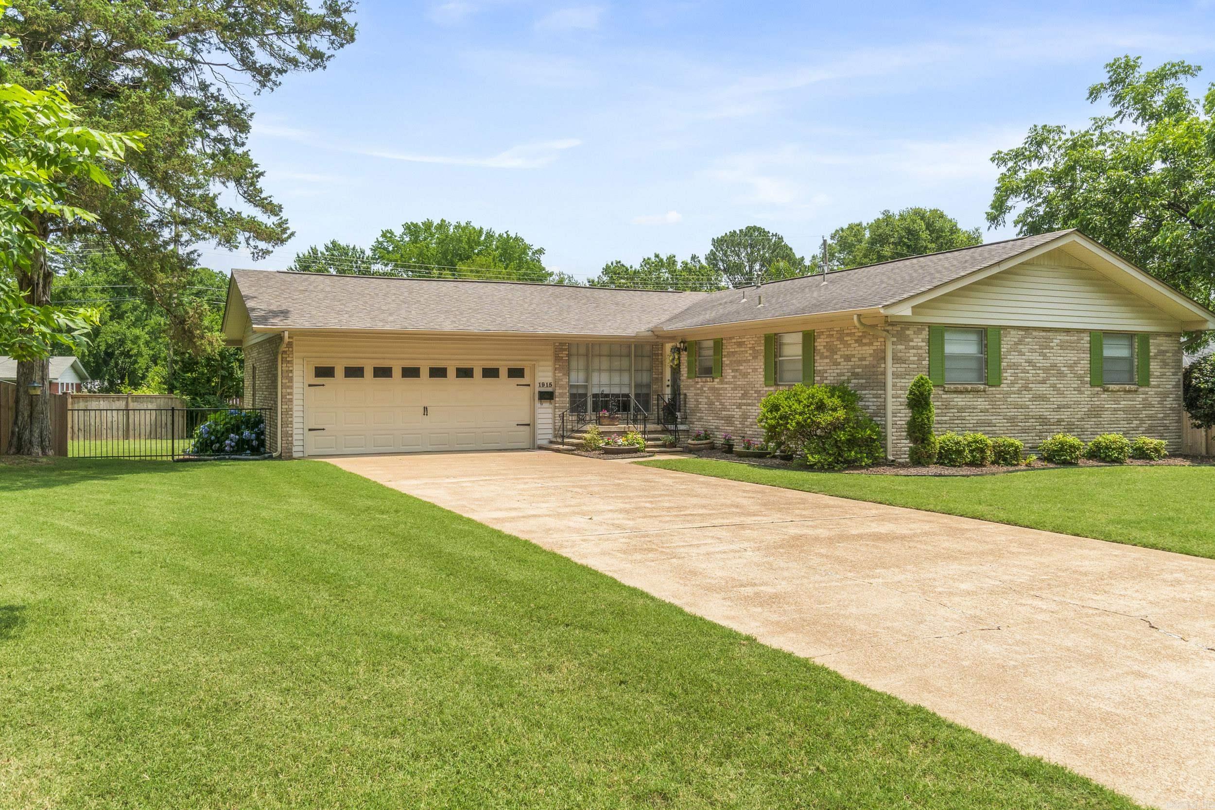 1915 W Arch  Searcy, AR