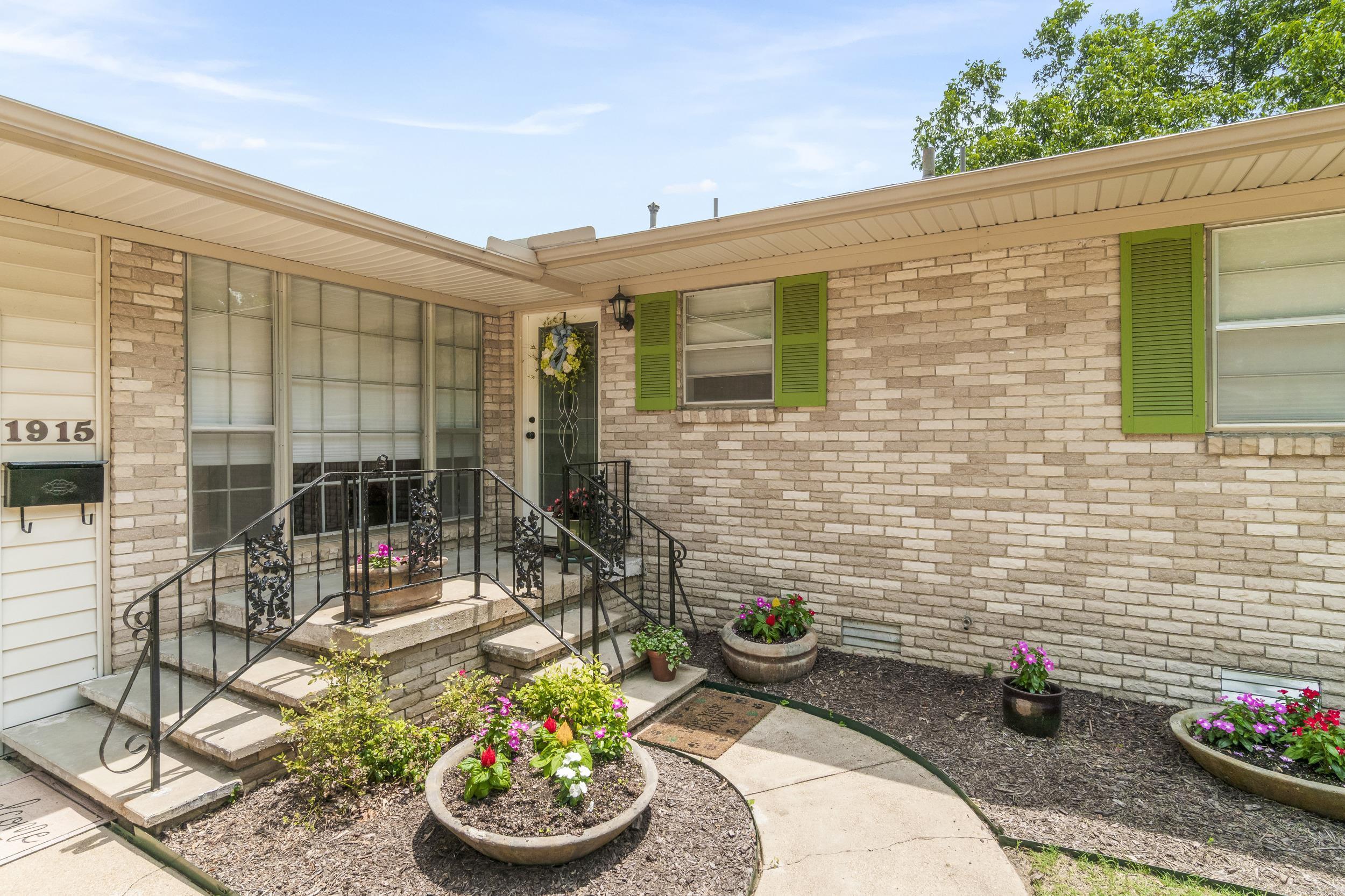 1915 W Arch  Searcy, AR