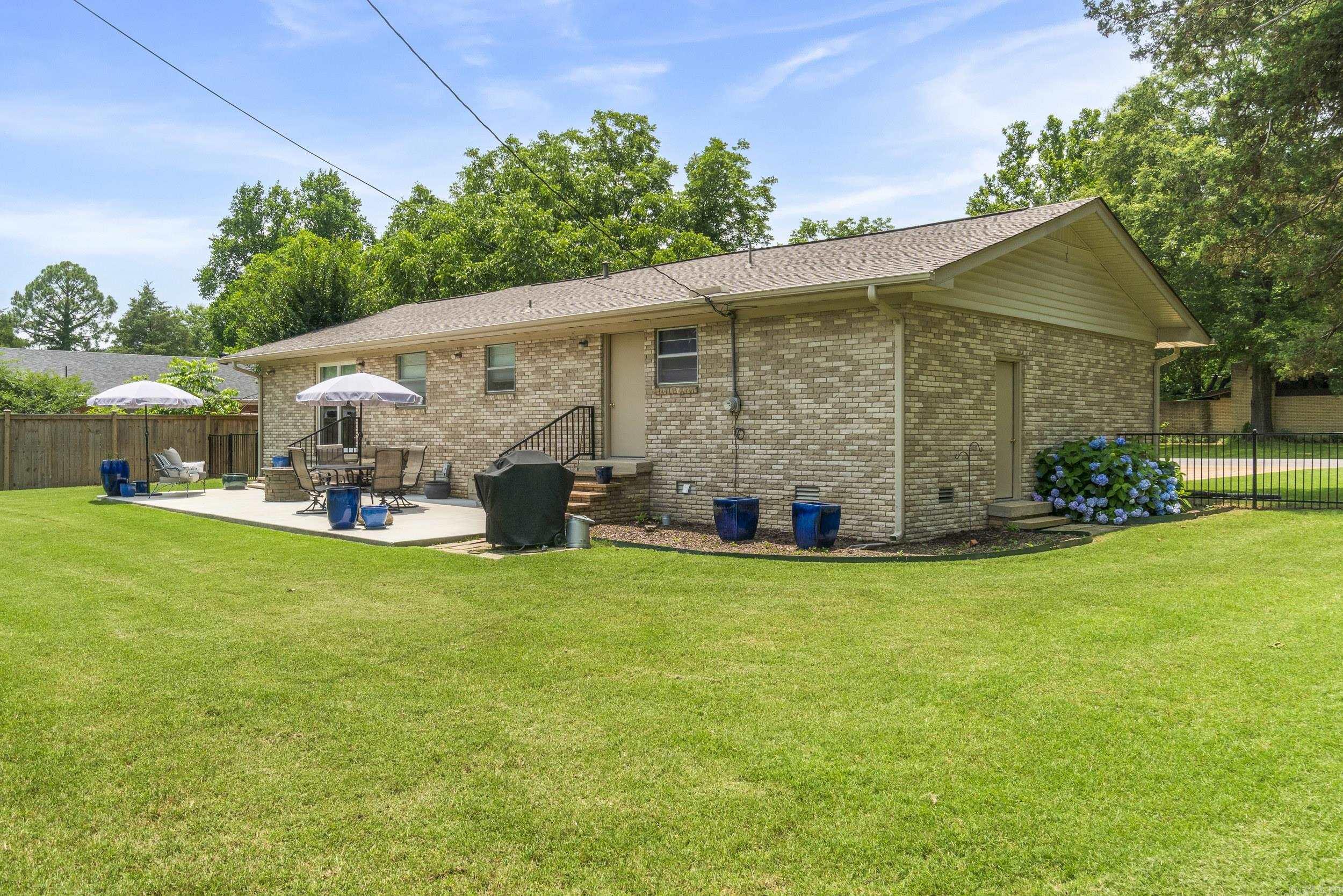 1915 W Arch  Searcy, AR