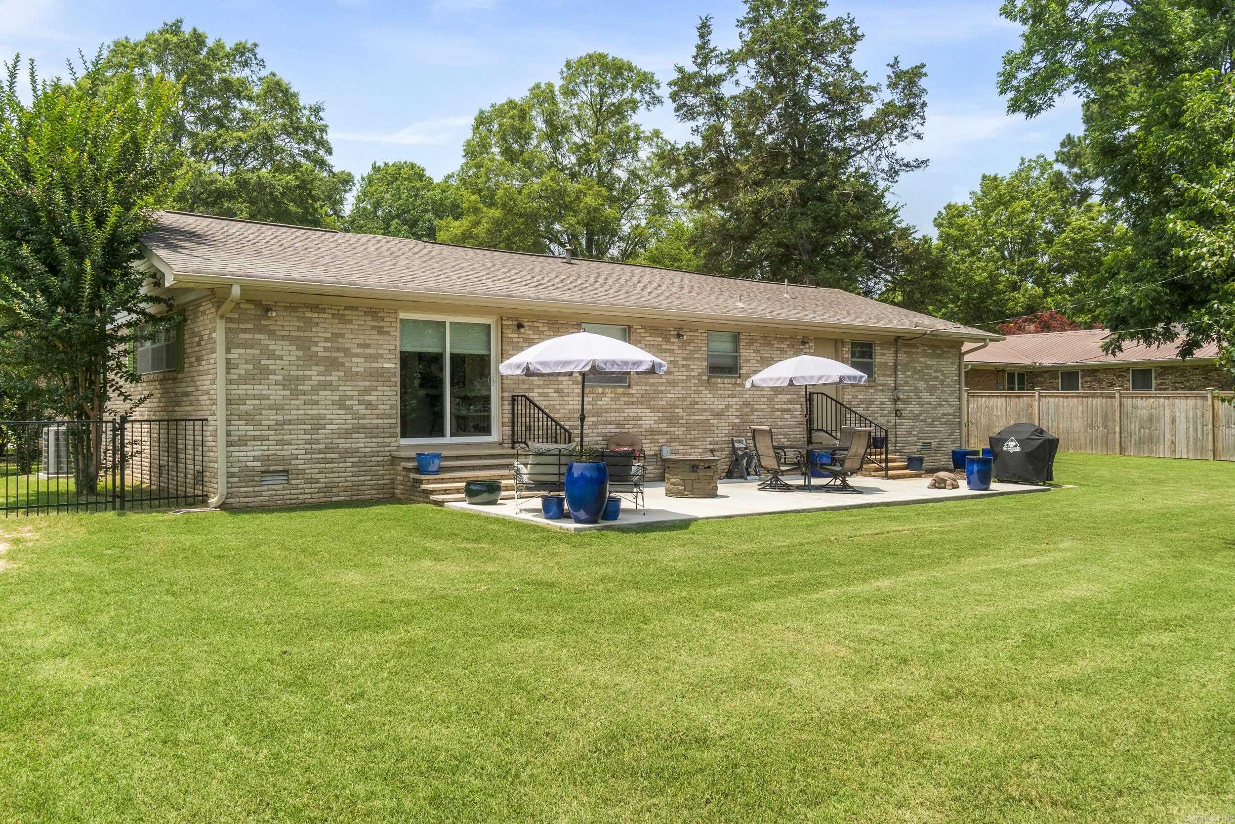 1915 W Arch  Searcy, AR