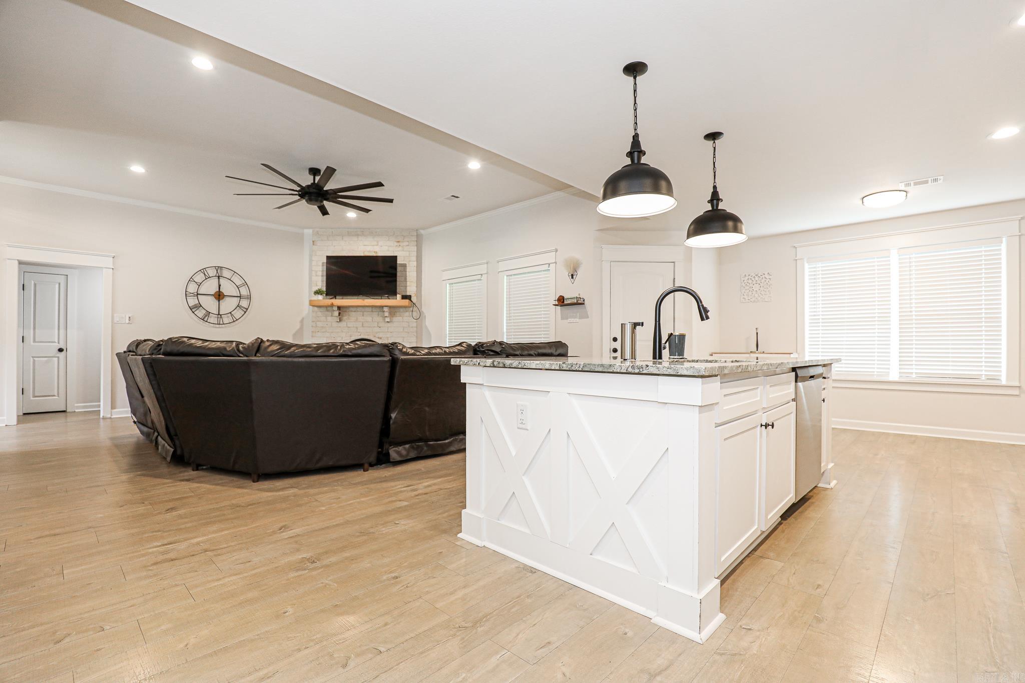 2072 Creekwood  Bauxite, AR