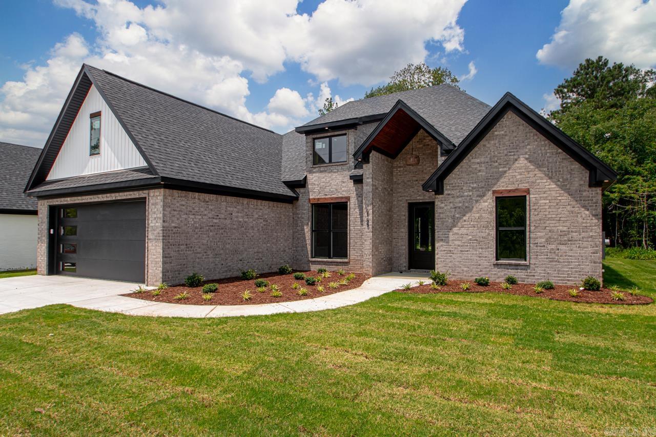 6185 Creekwater  Bryant, AR
