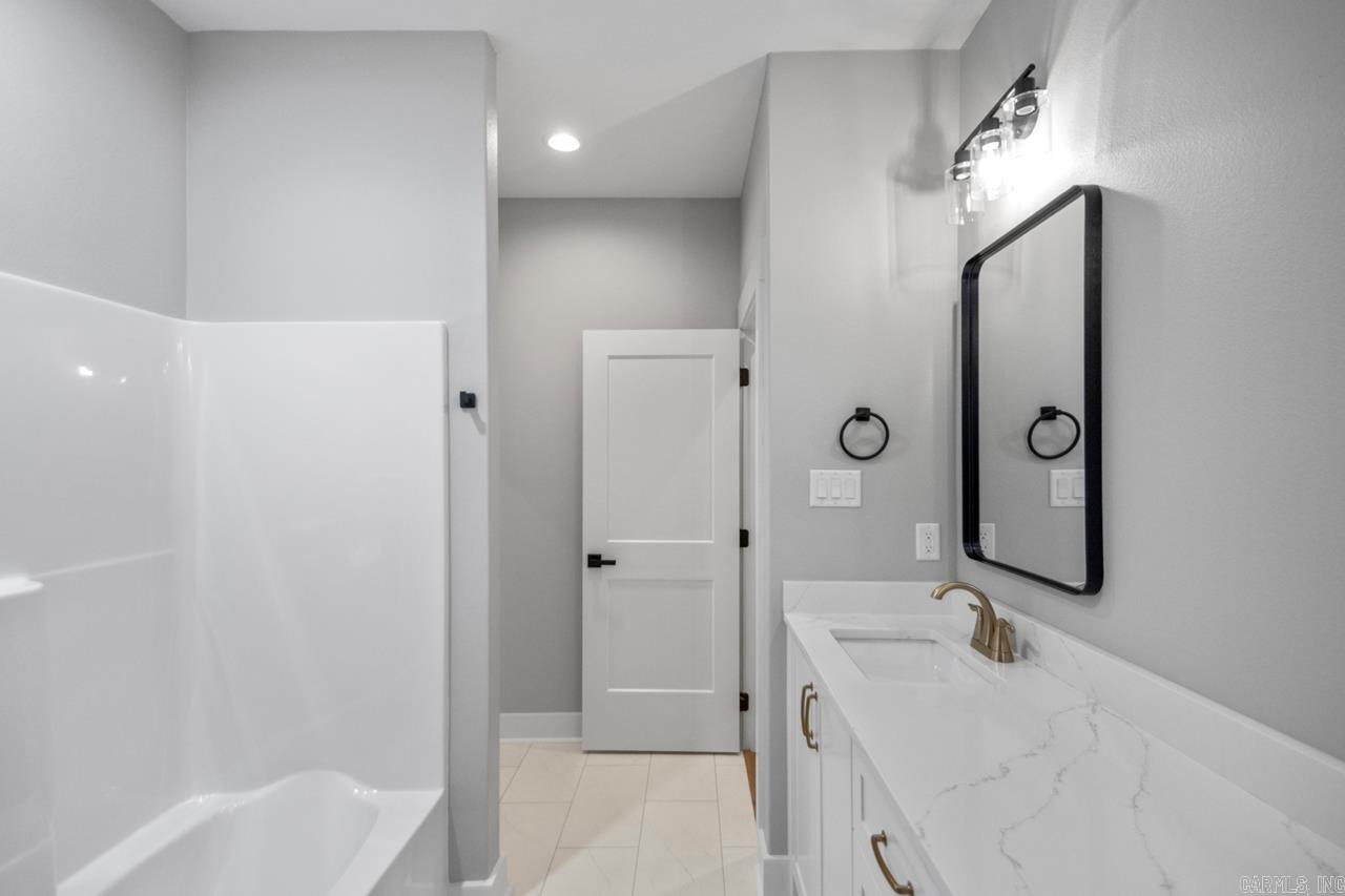 6185 Creekwater  Bryant, AR