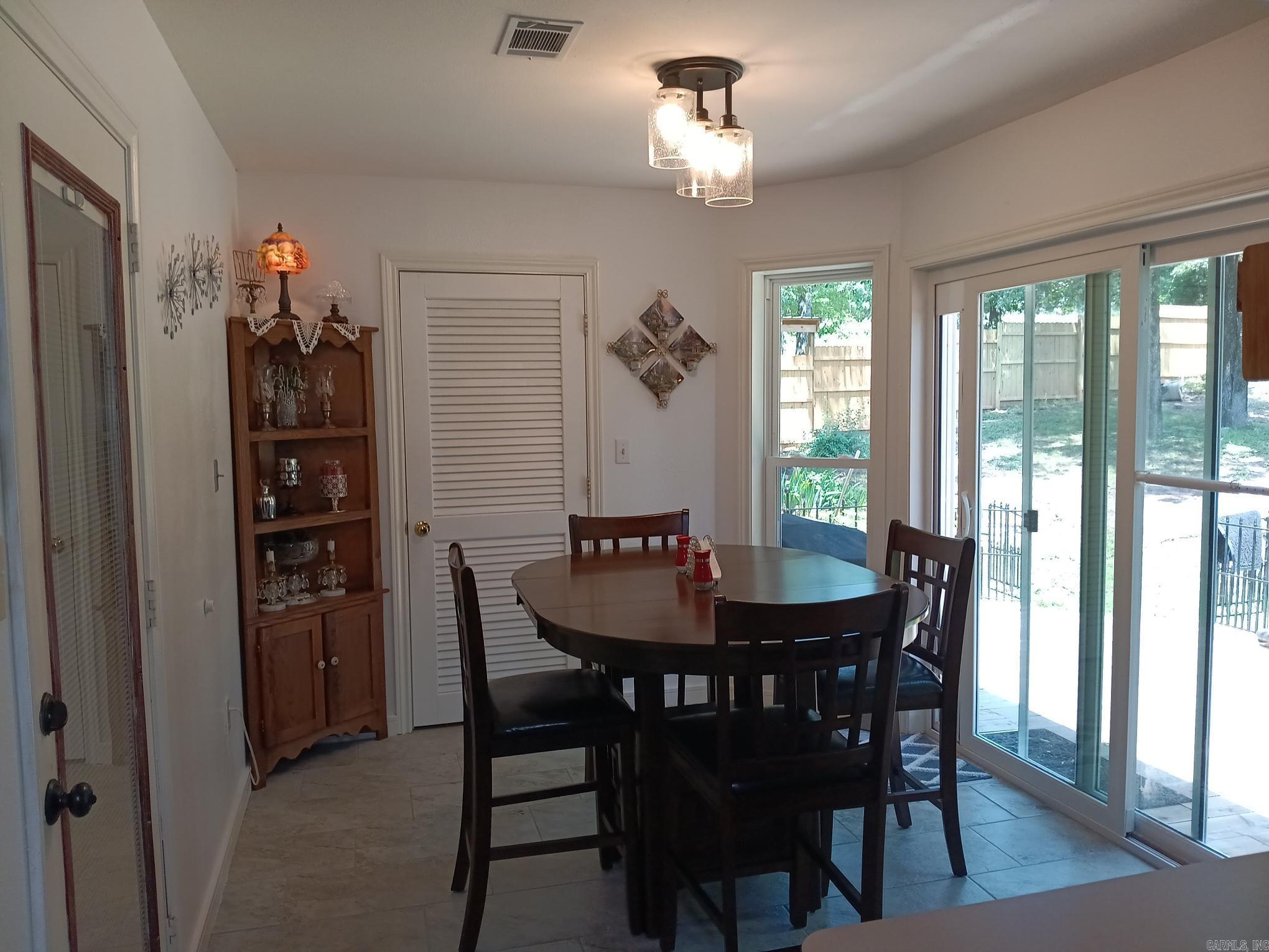 1402 Holmes  Searcy, AR