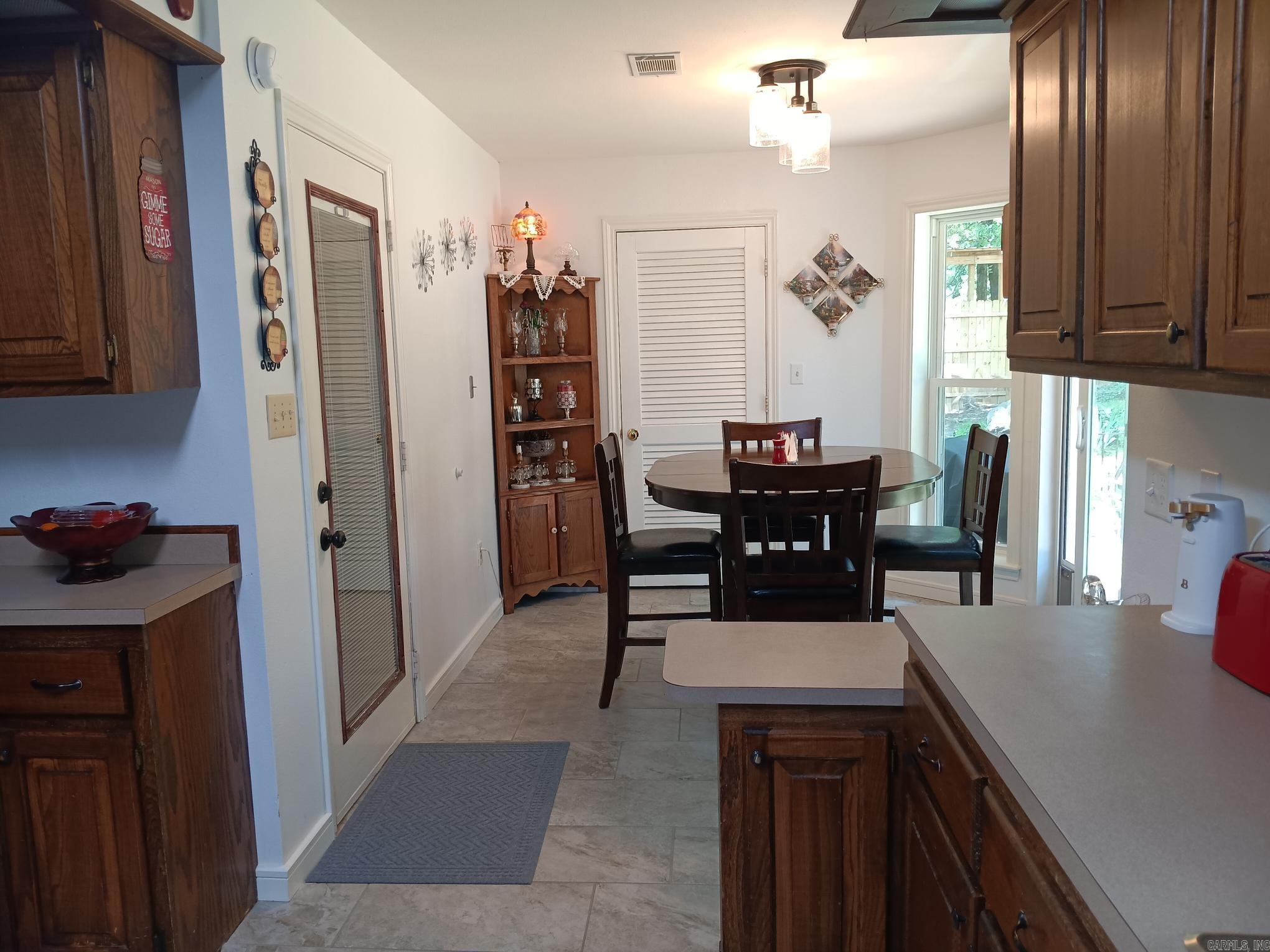 1402 Holmes  Searcy, AR