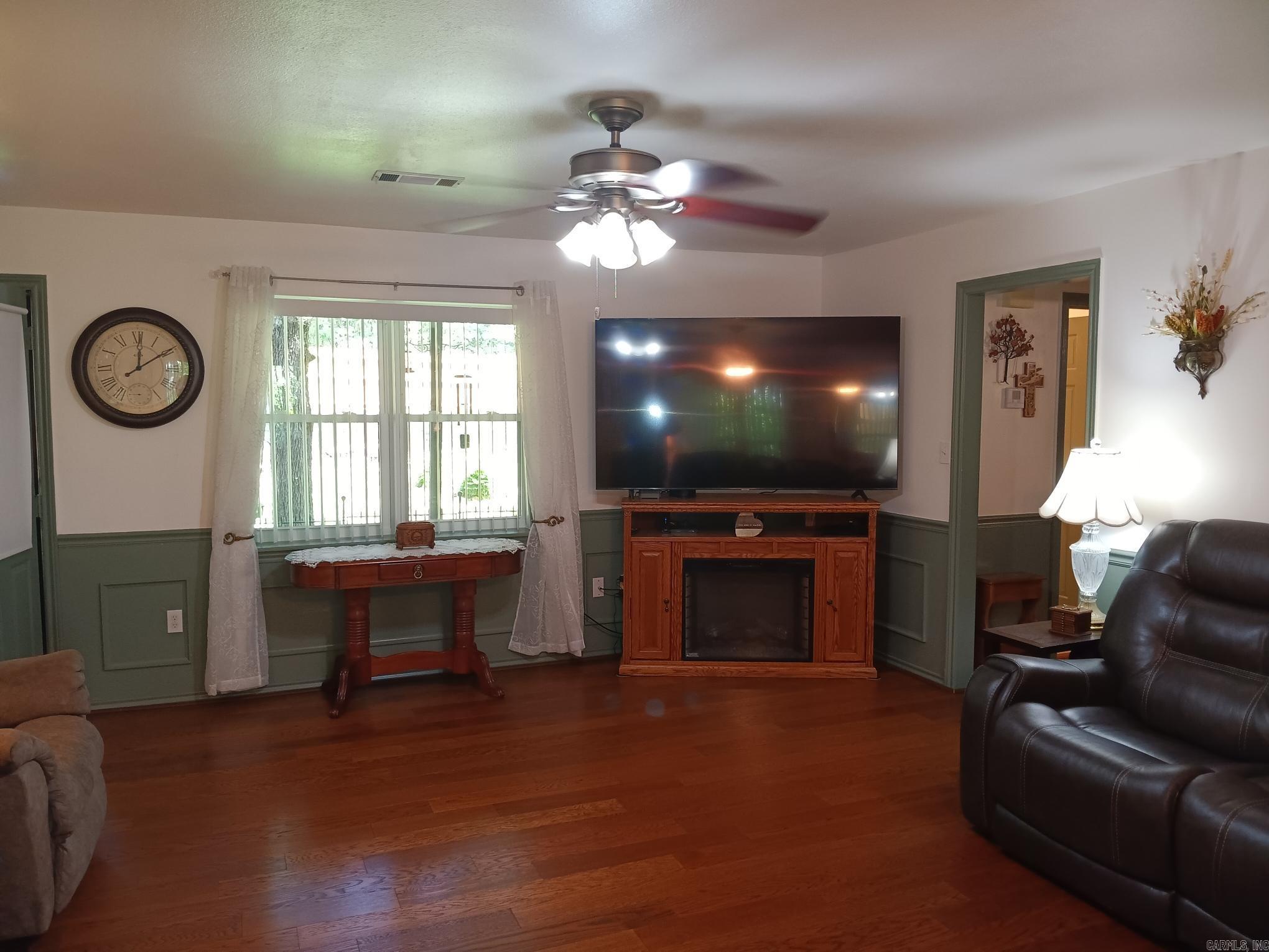 1402 Holmes  Searcy, AR