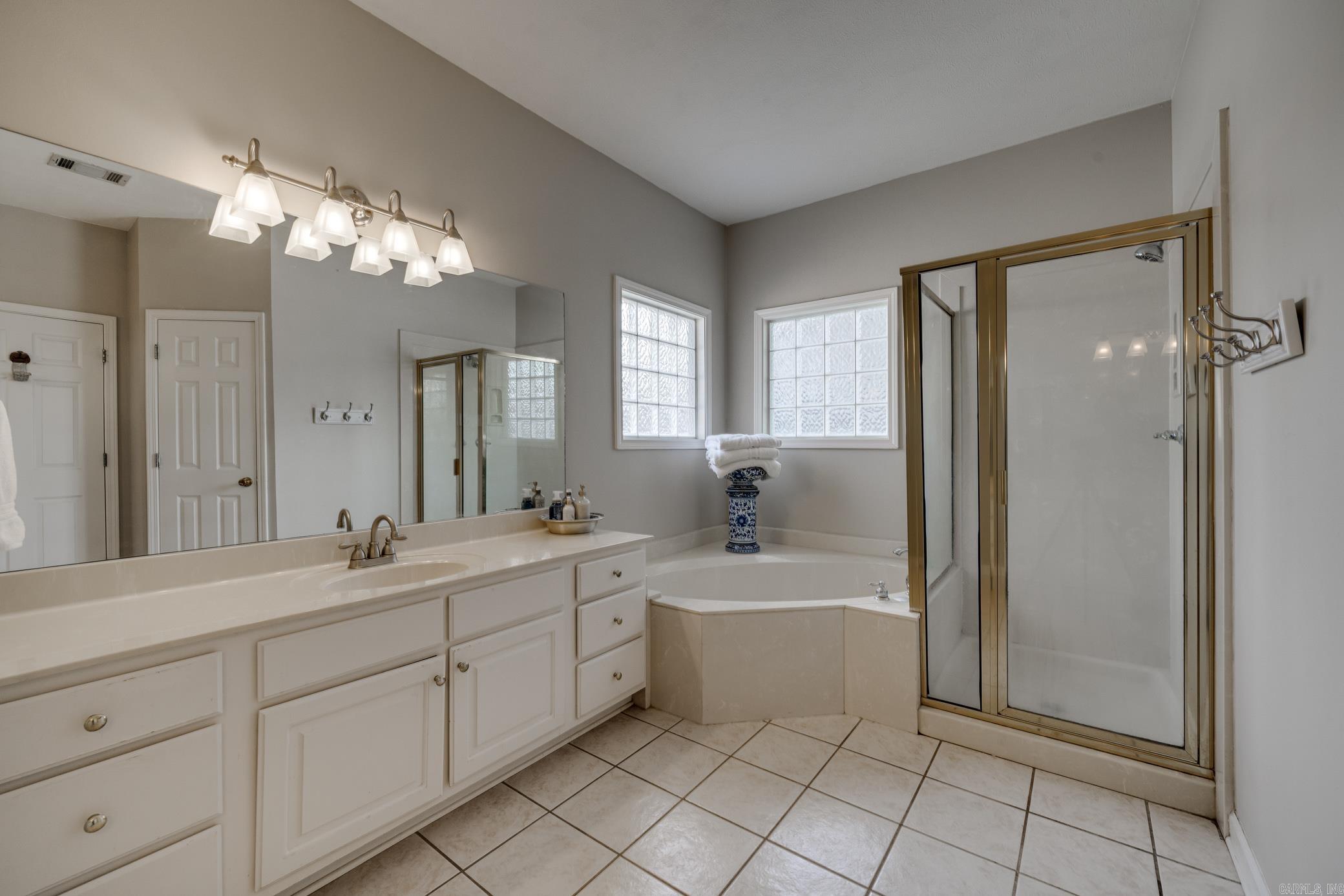 2211 E Longhills Road  Benton, AR