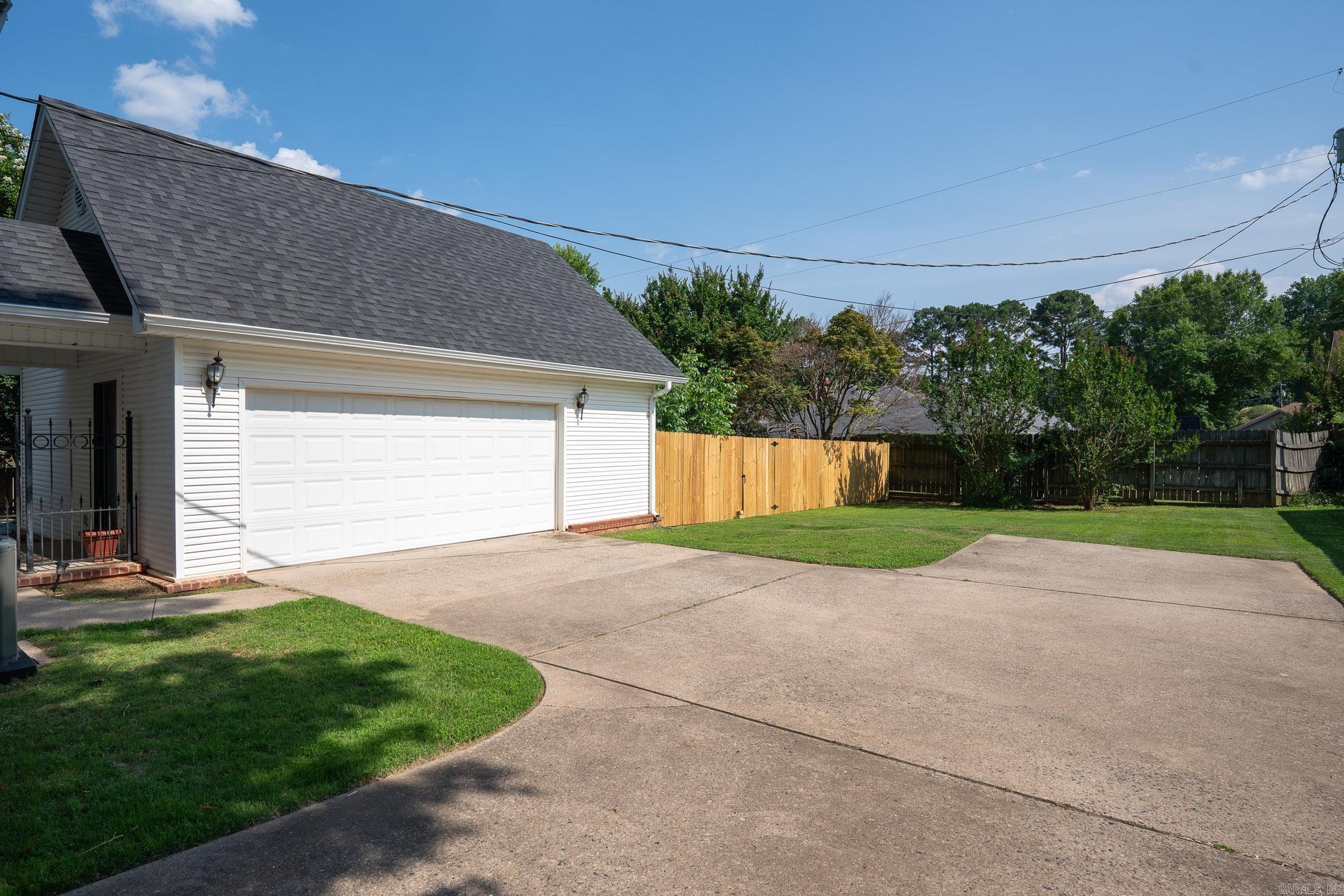 2211 E Longhills Road  Benton, AR