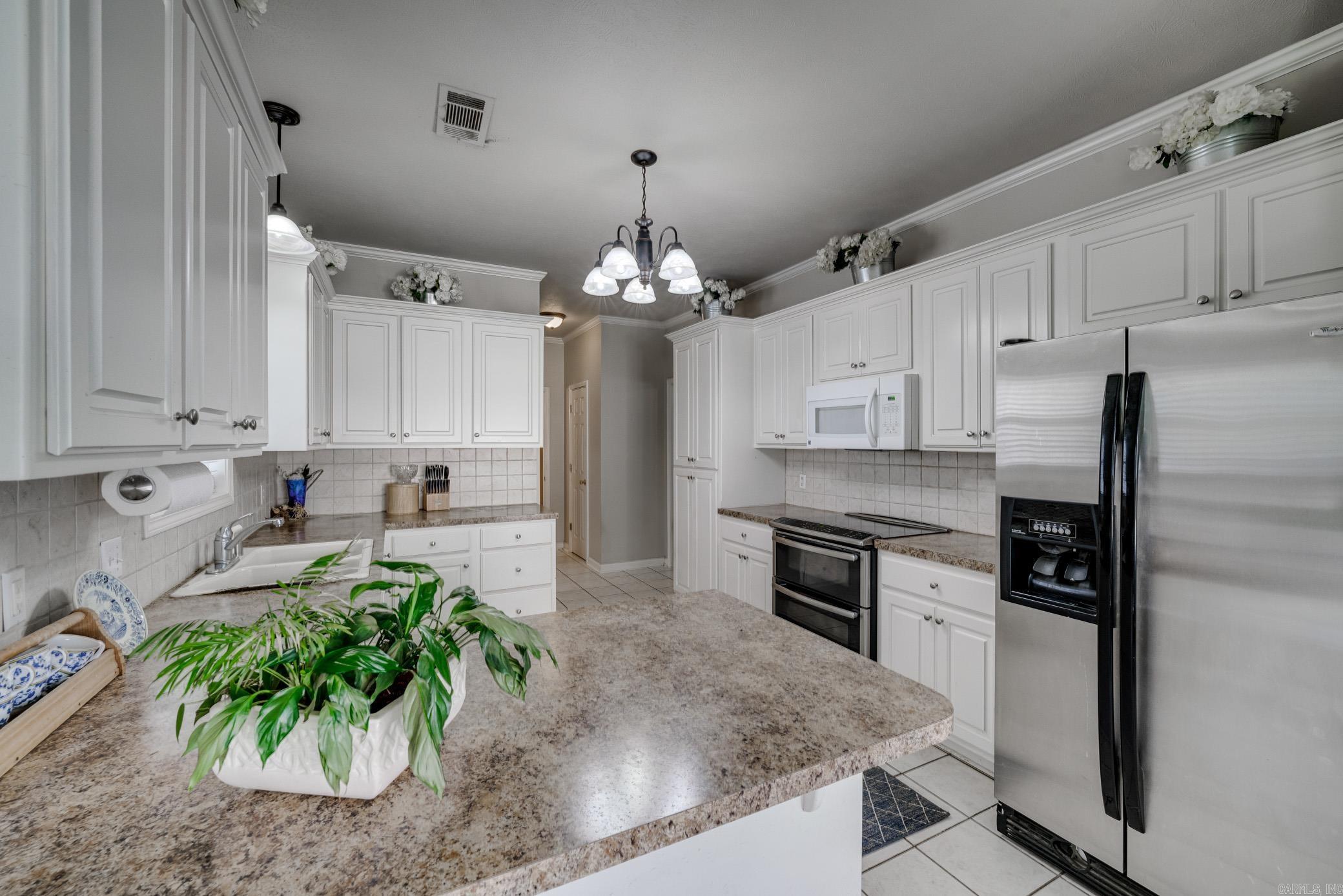 2211 E Longhills Road  Benton, AR