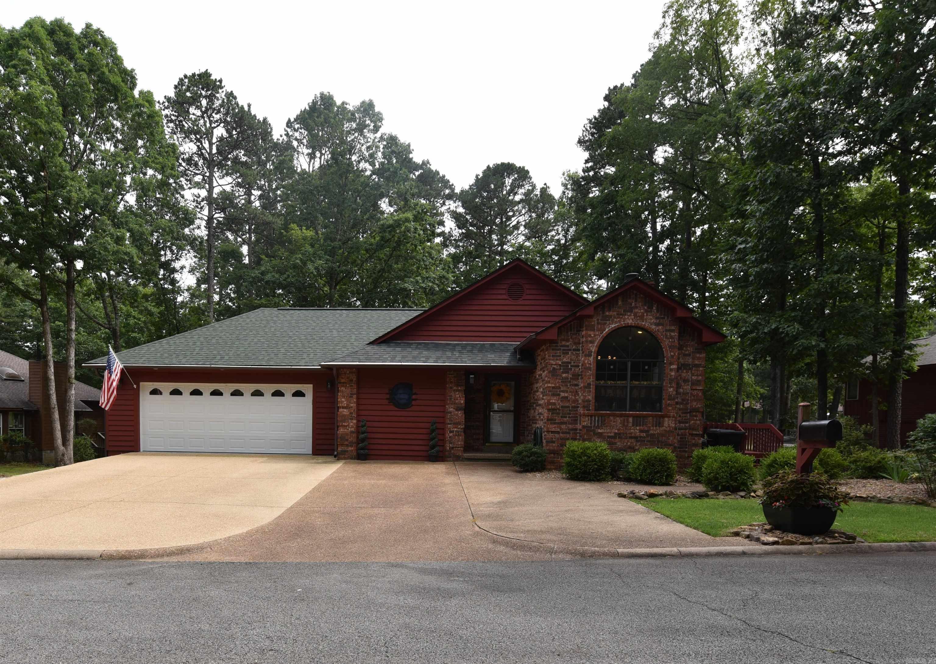 114 Fair Oaks Dr  Fairfield Bay, AR