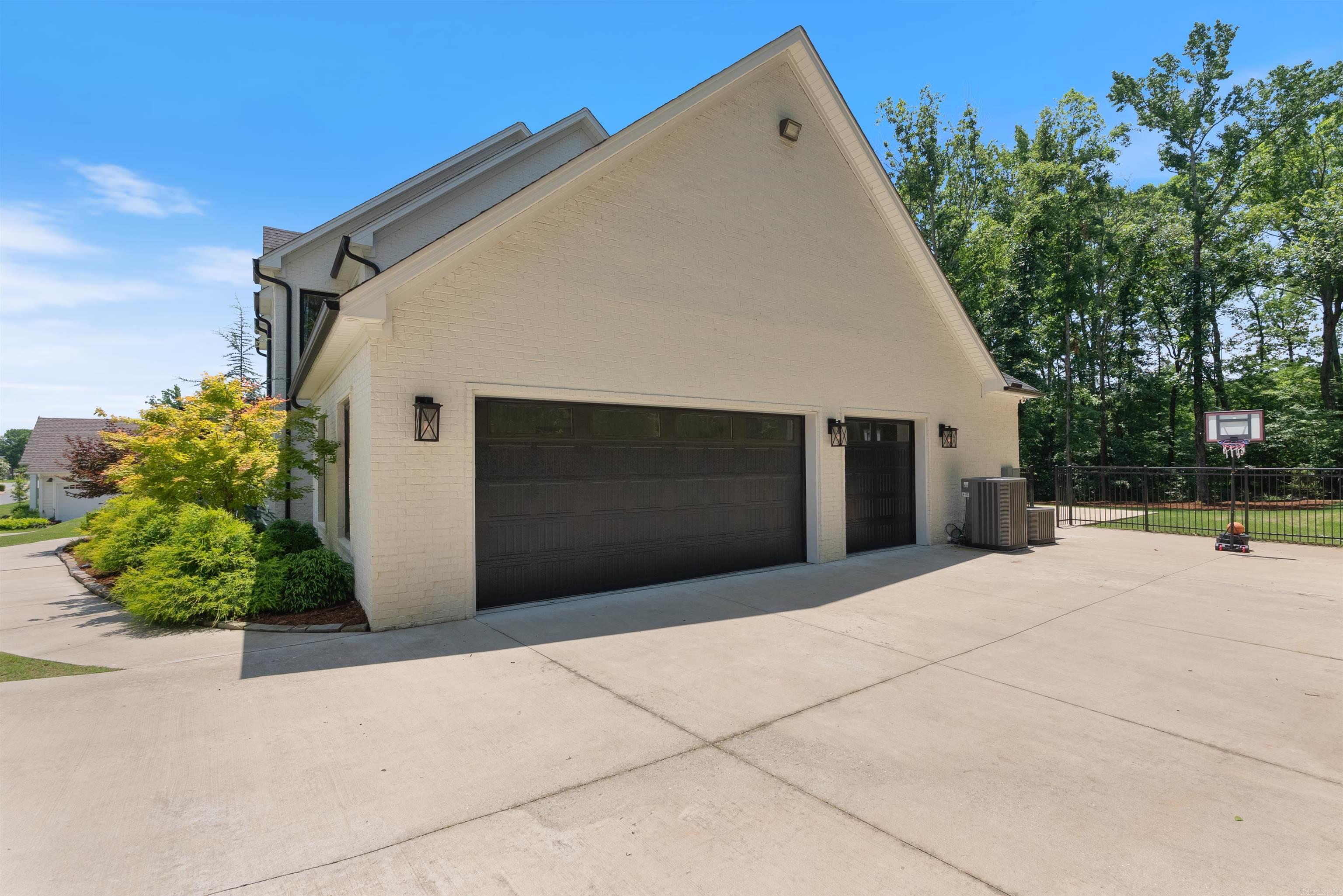 18001 Oak Creek  Little Rock, AR