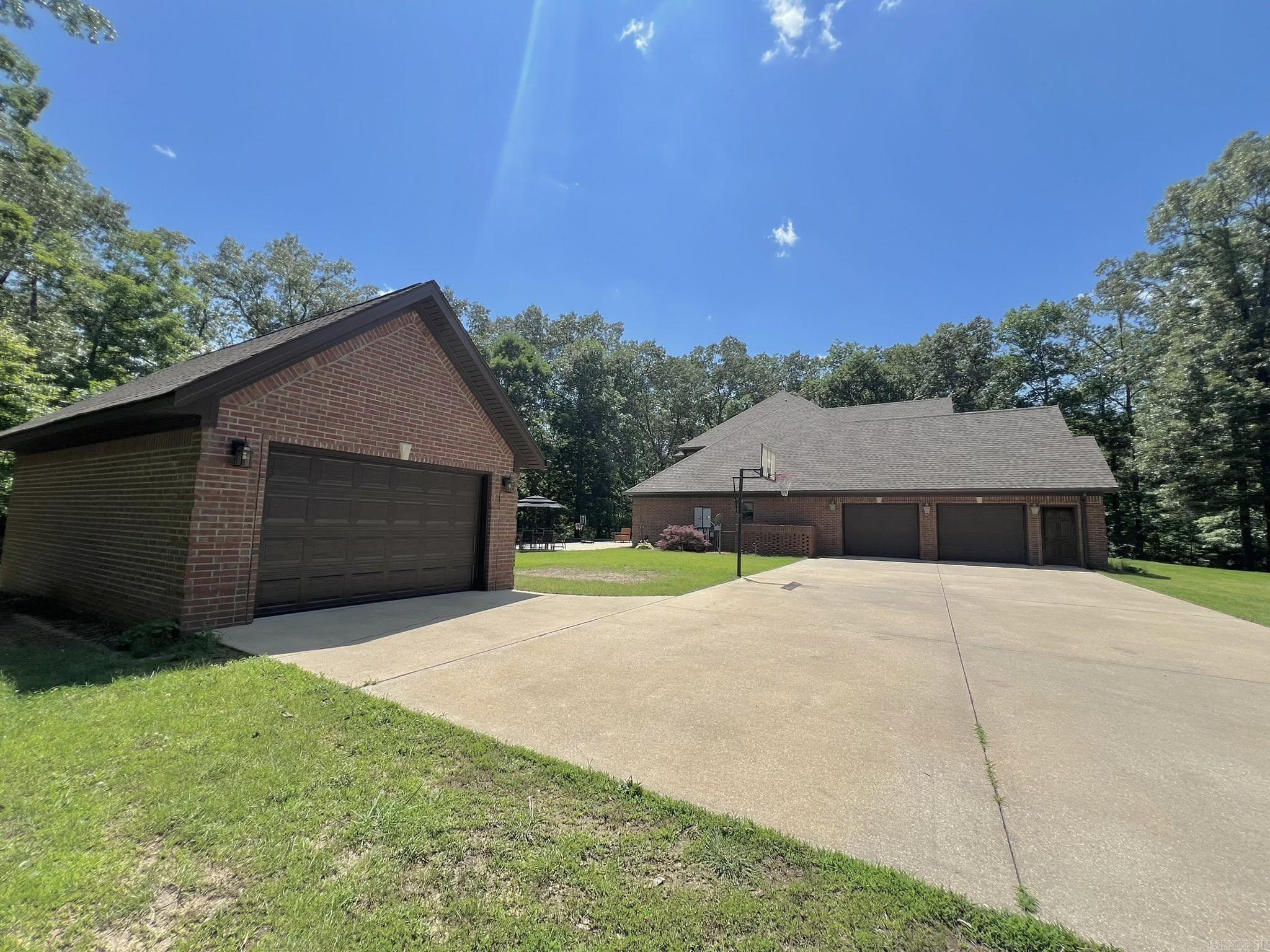 847 Woodland Hills Drive  Mountain View, AR