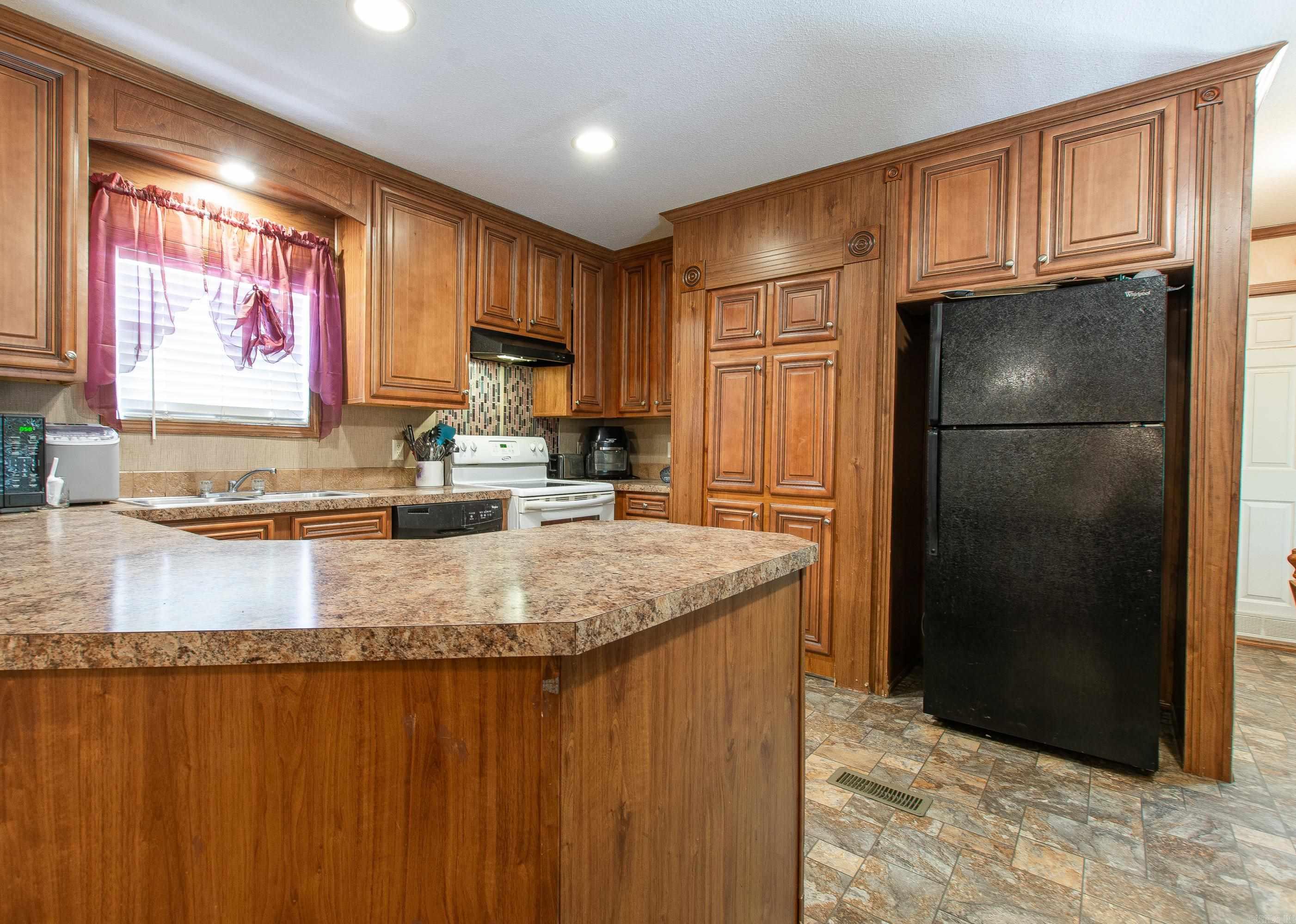 27756 S Sardis Road  Bauxite, AR