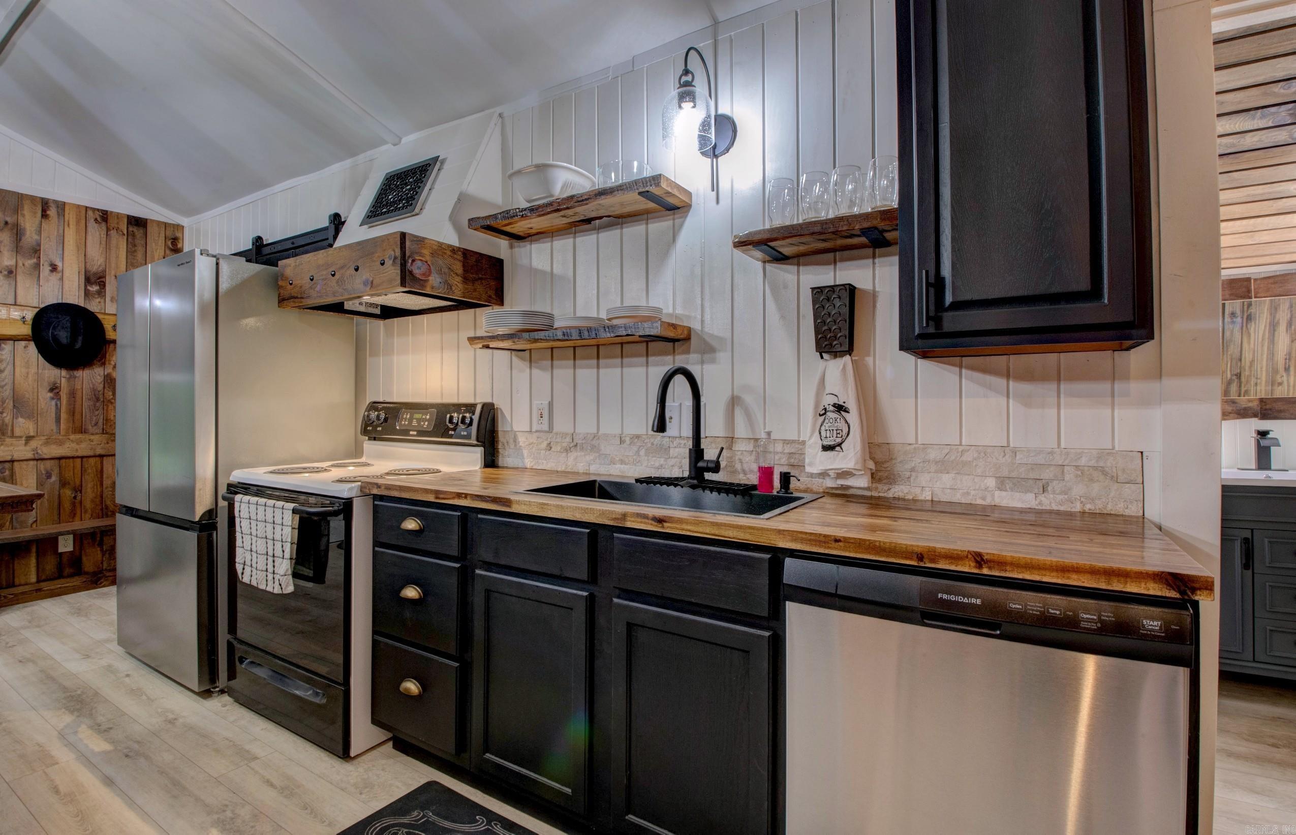 164 Roxie  Greers Ferry, AR