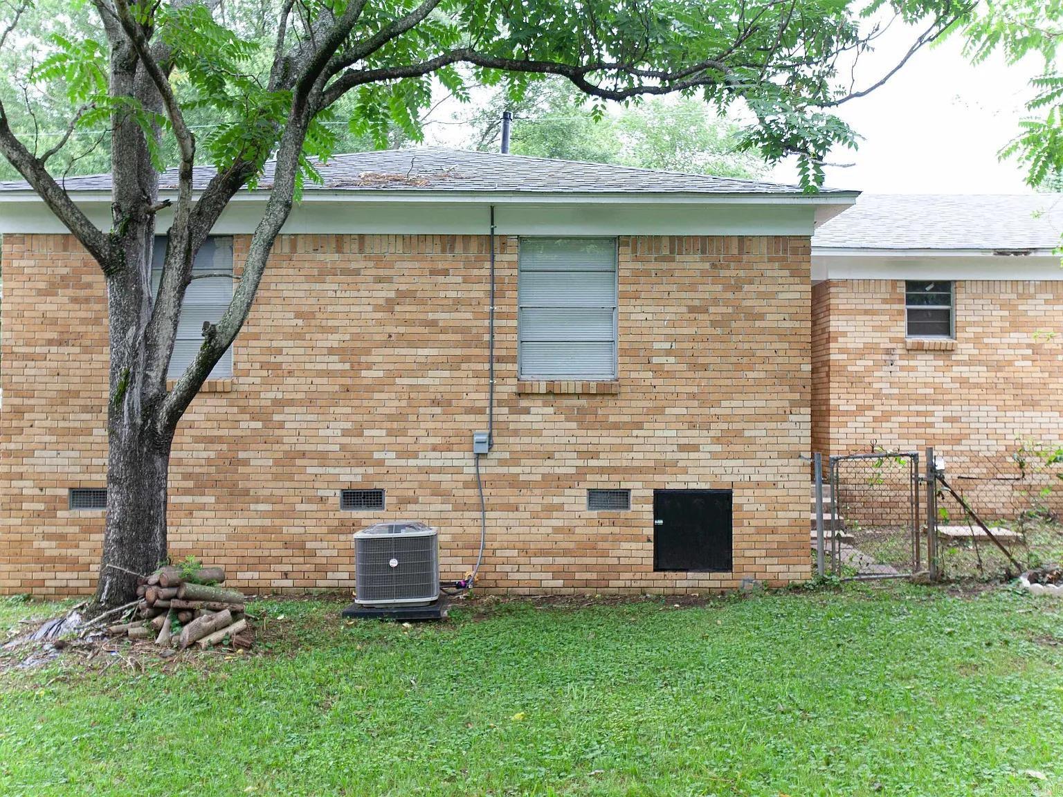 4207-4209 Moss St  North Little Rock, AR