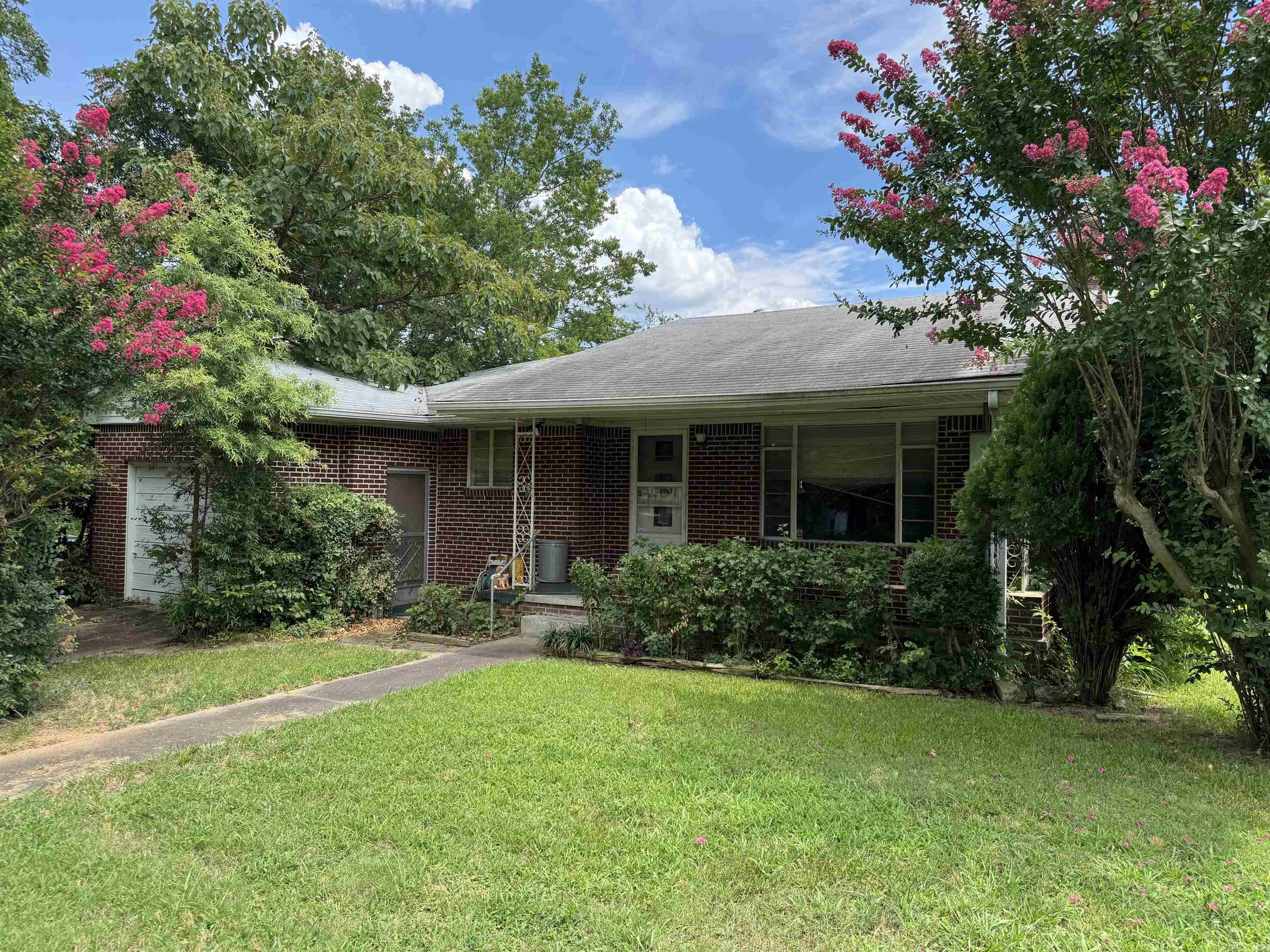 105 Burroughs  Hot Springs, AR