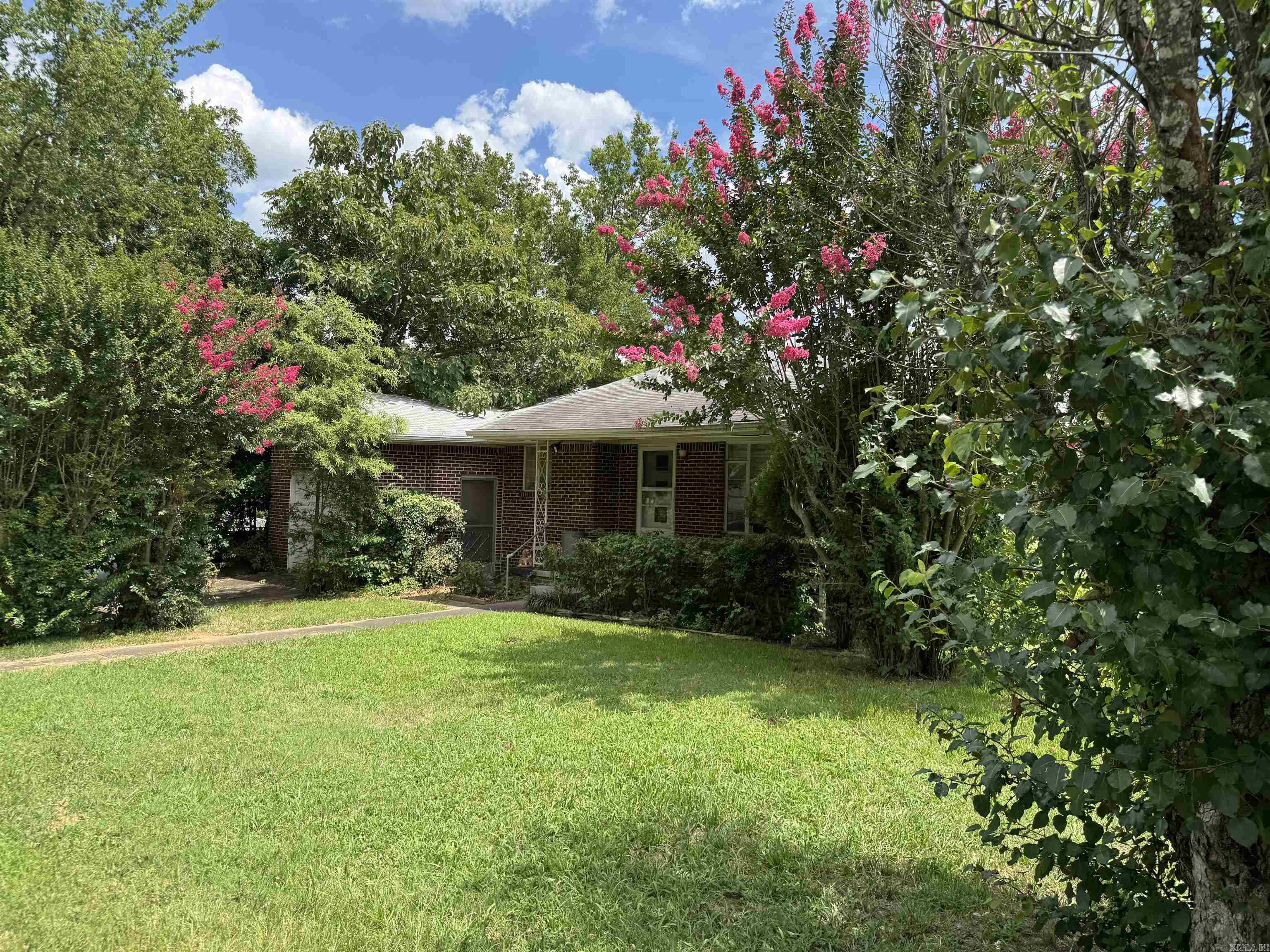 105 Burroughs  Hot Springs, AR
