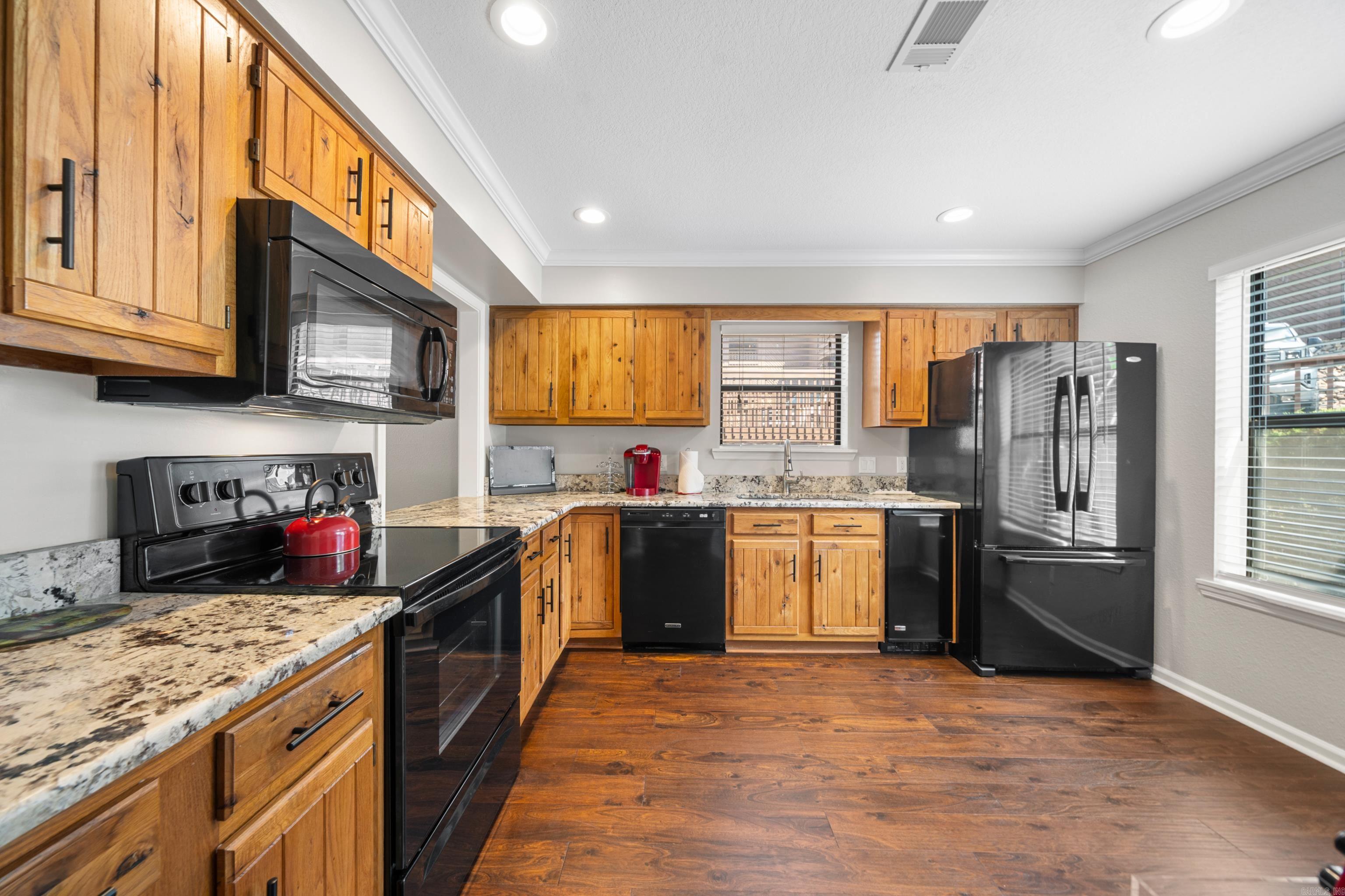 1412 AIRPORT RD  Hot Springs, AR