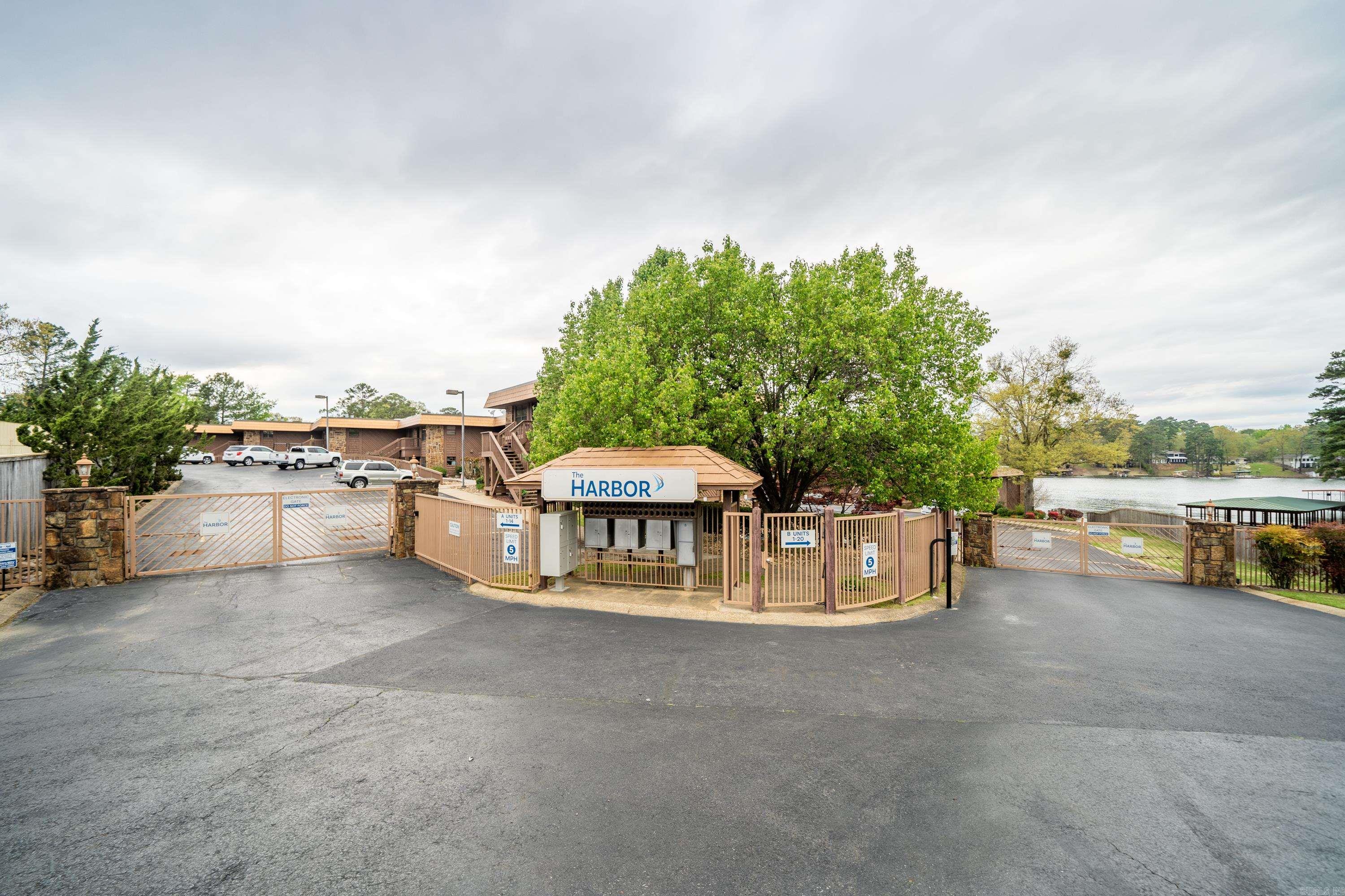 1412 AIRPORT RD  Hot Springs, AR