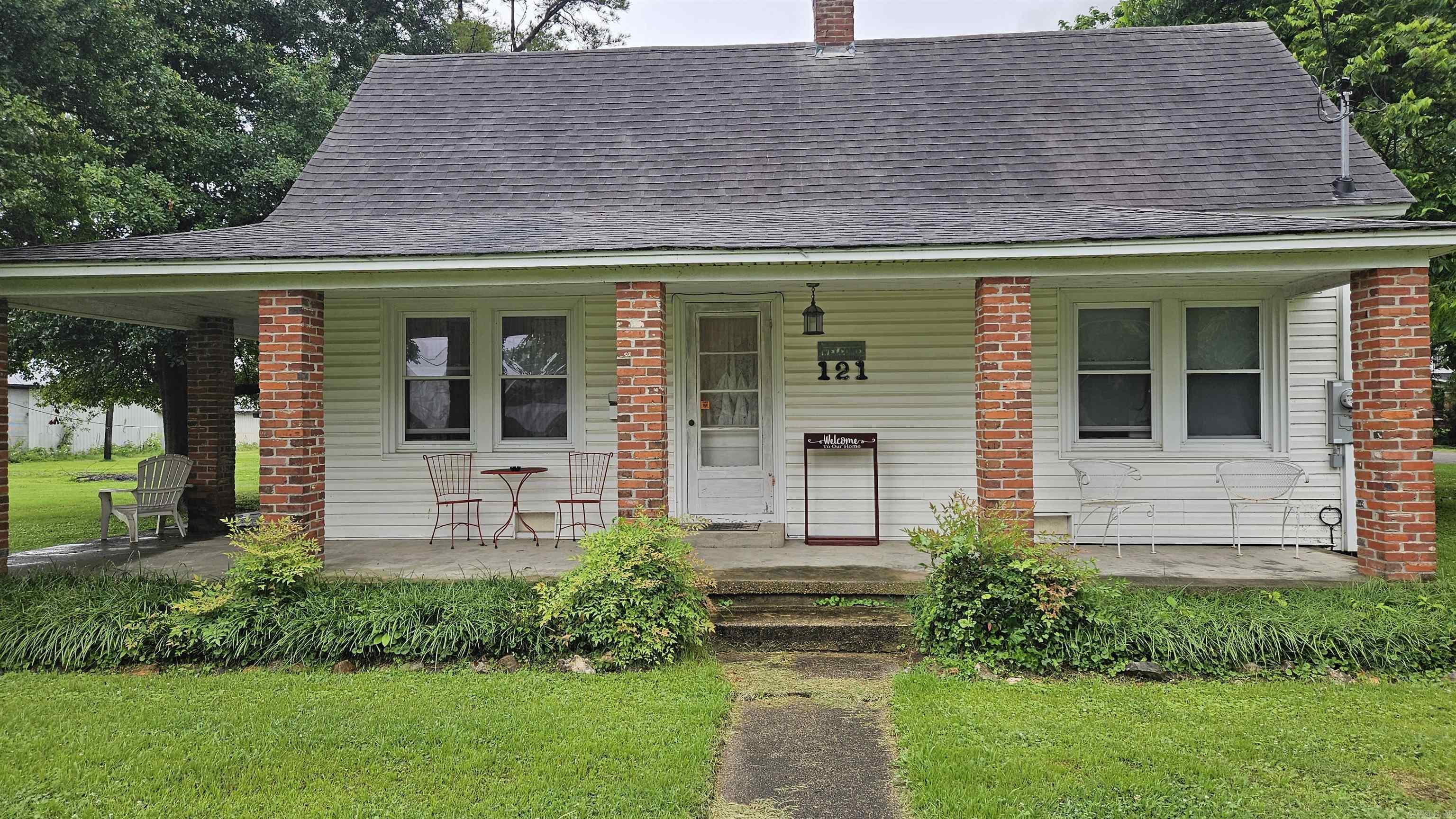 121 W 5th  Rector, AR