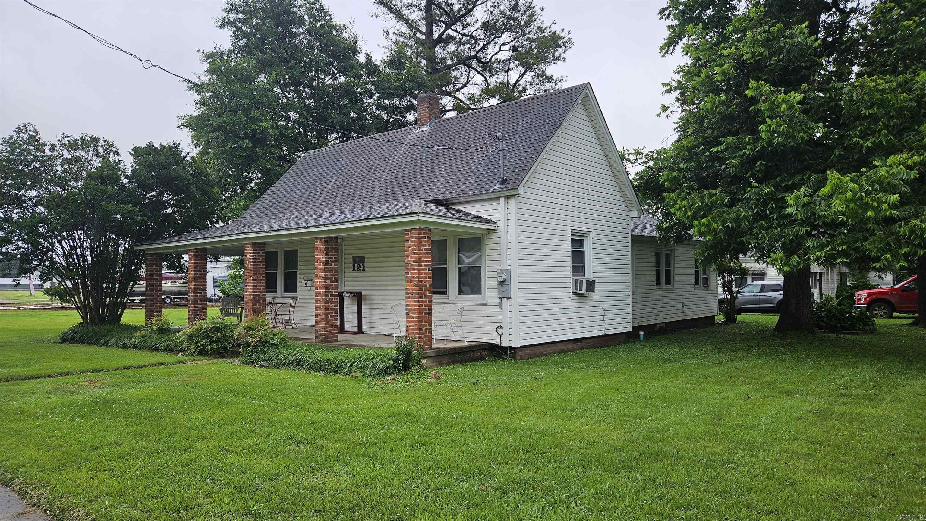 121 W 5th  Rector, AR
