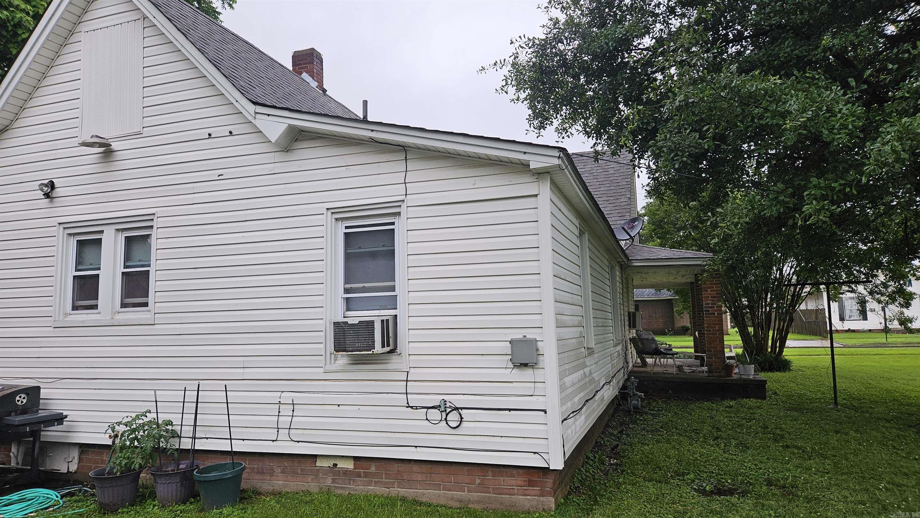 121 W 5th  Rector, AR
