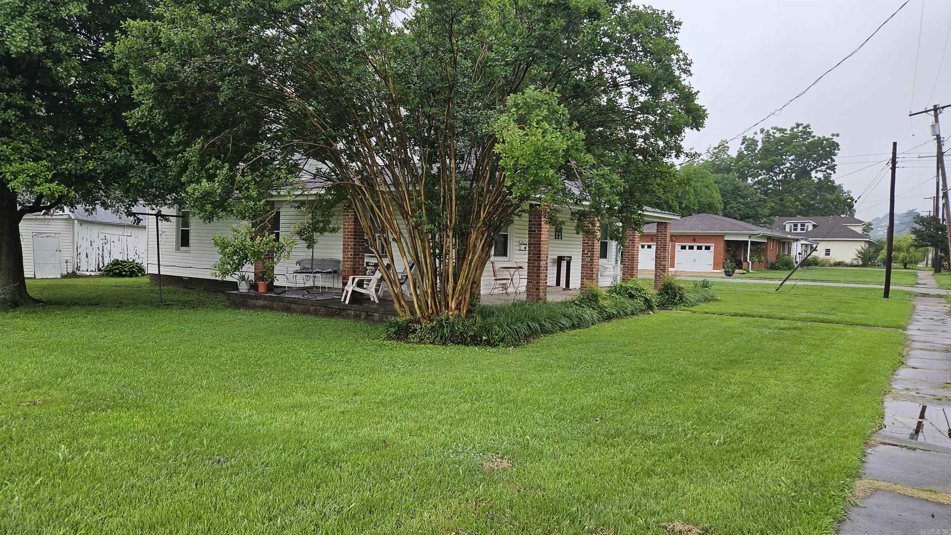 121 W 5th  Rector, AR