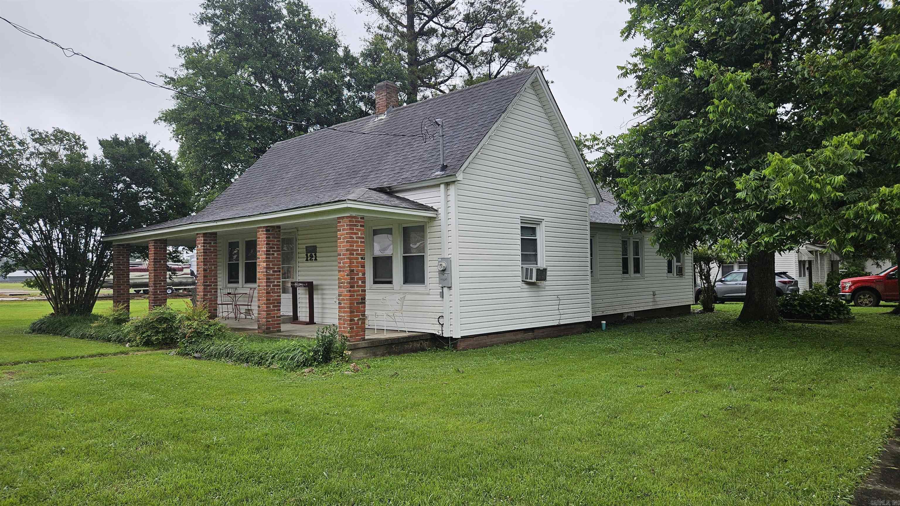 121 W 5th  Rector, AR